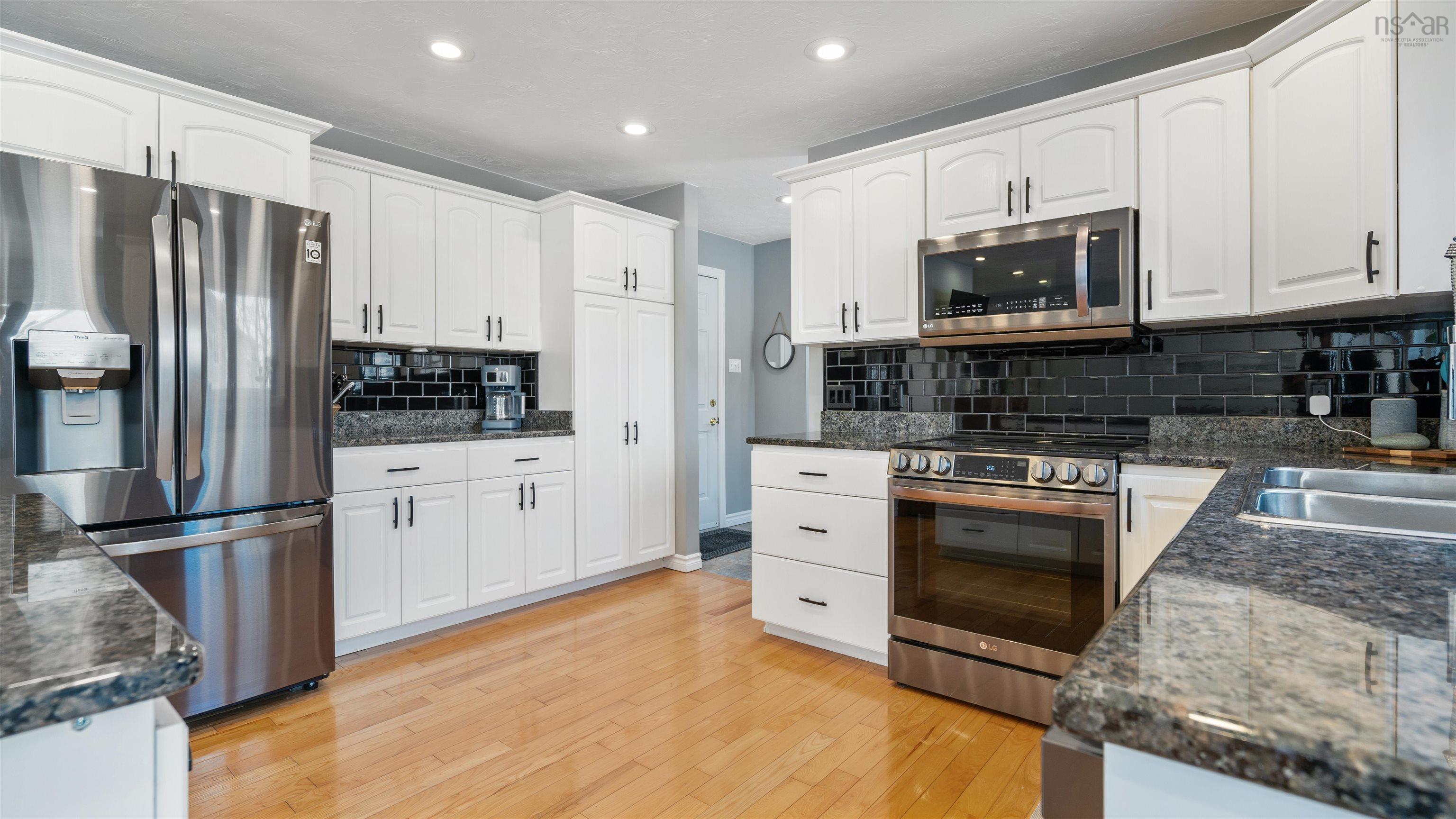 $489,900.00: 9 Forest Glen Court, Amherst