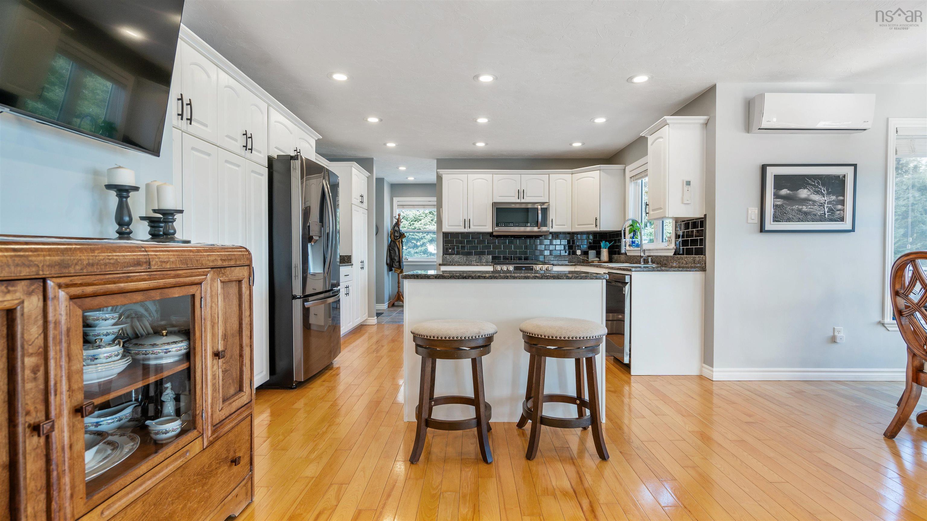 $489,900.00: 9 Forest Glen Court, Amherst