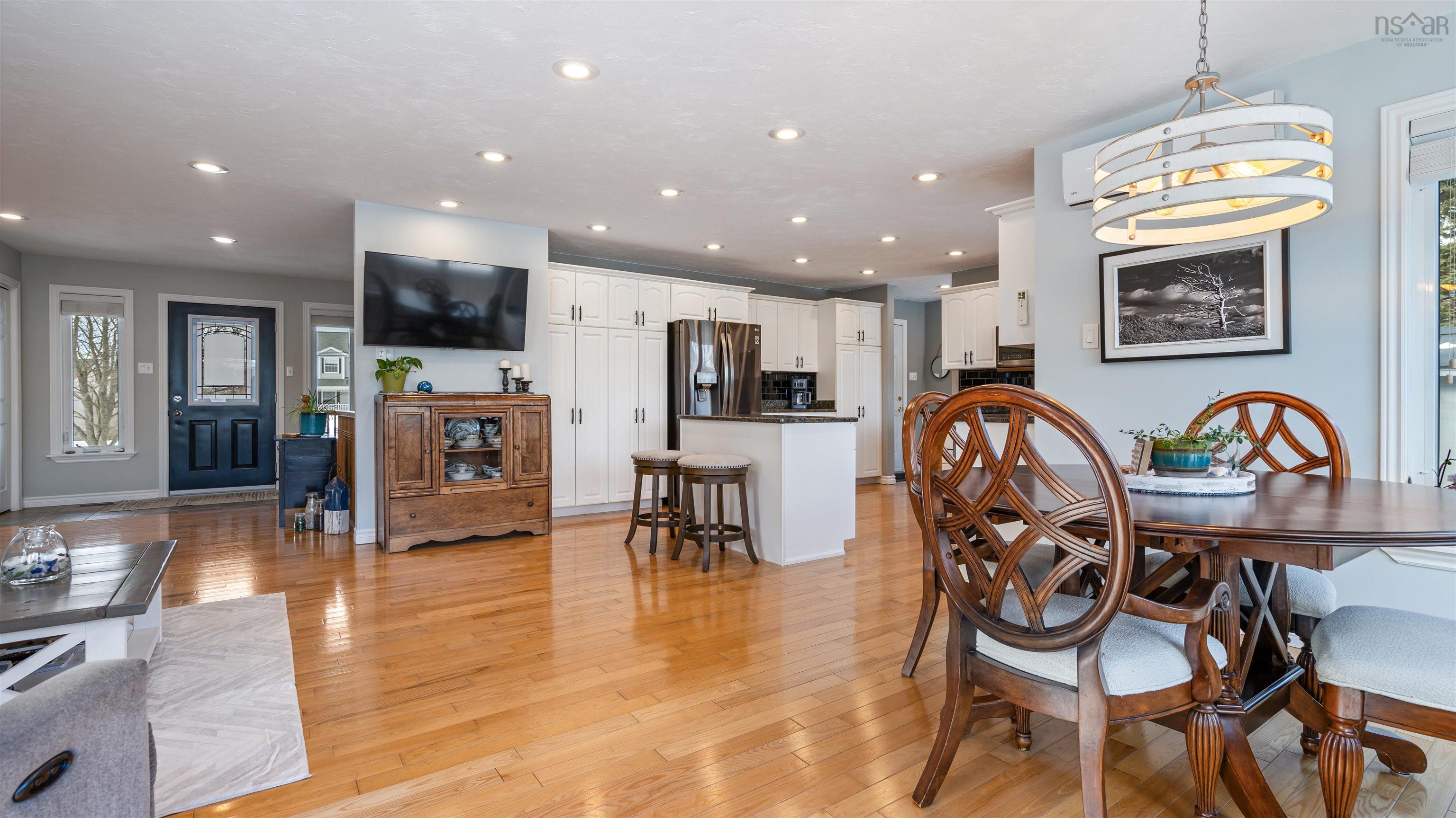 $489,900.00: 9 Forest Glen Court, Amherst