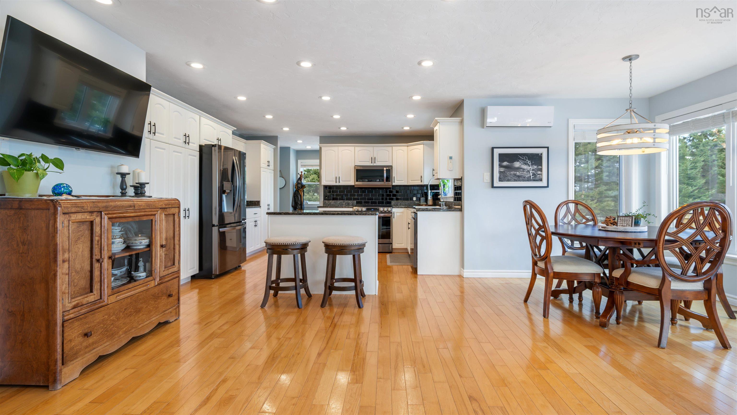 $489,900.00: 9 Forest Glen Court, Amherst