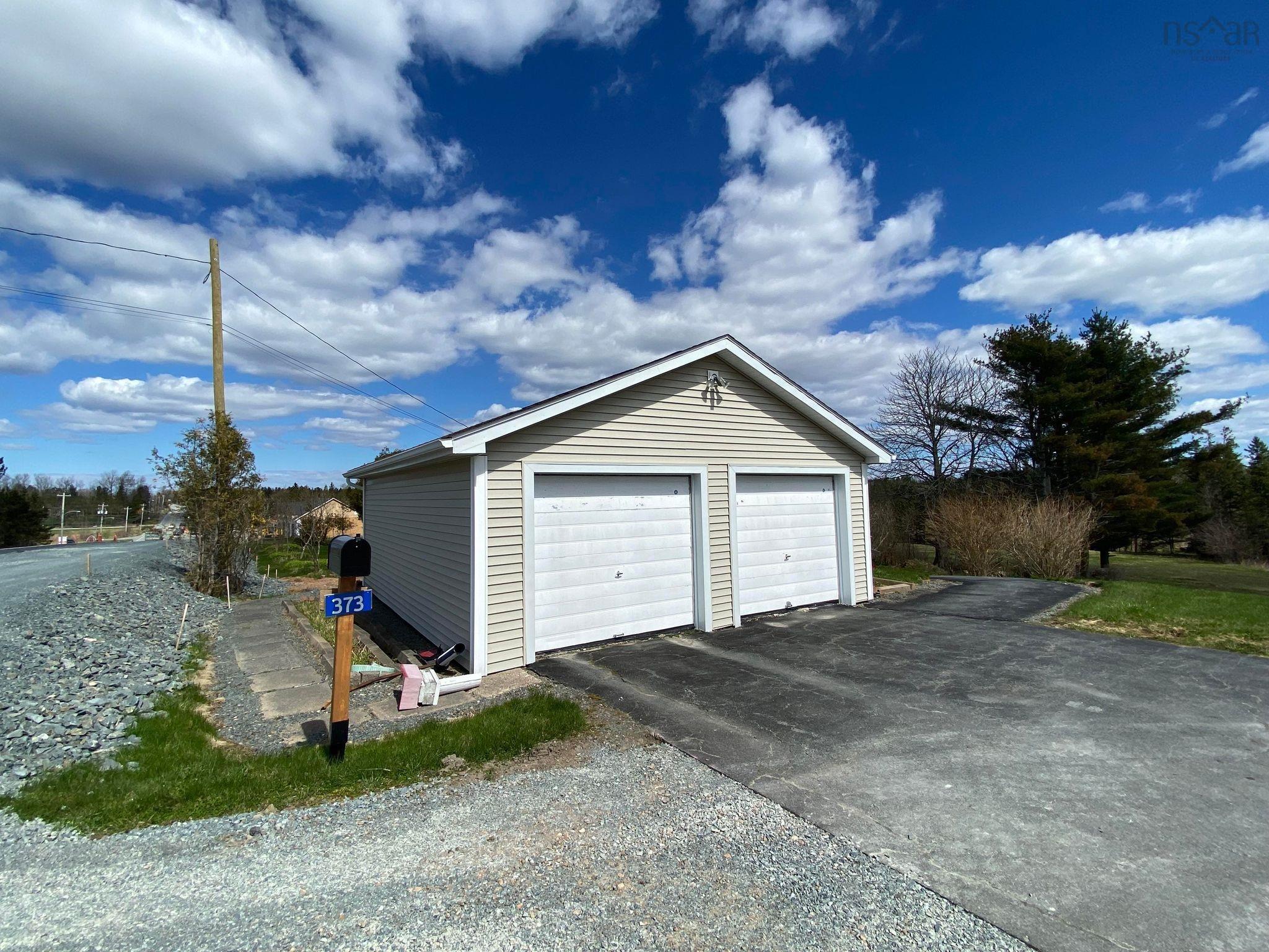 $2,700,000.00: 373 214 Highway, Elmsdale