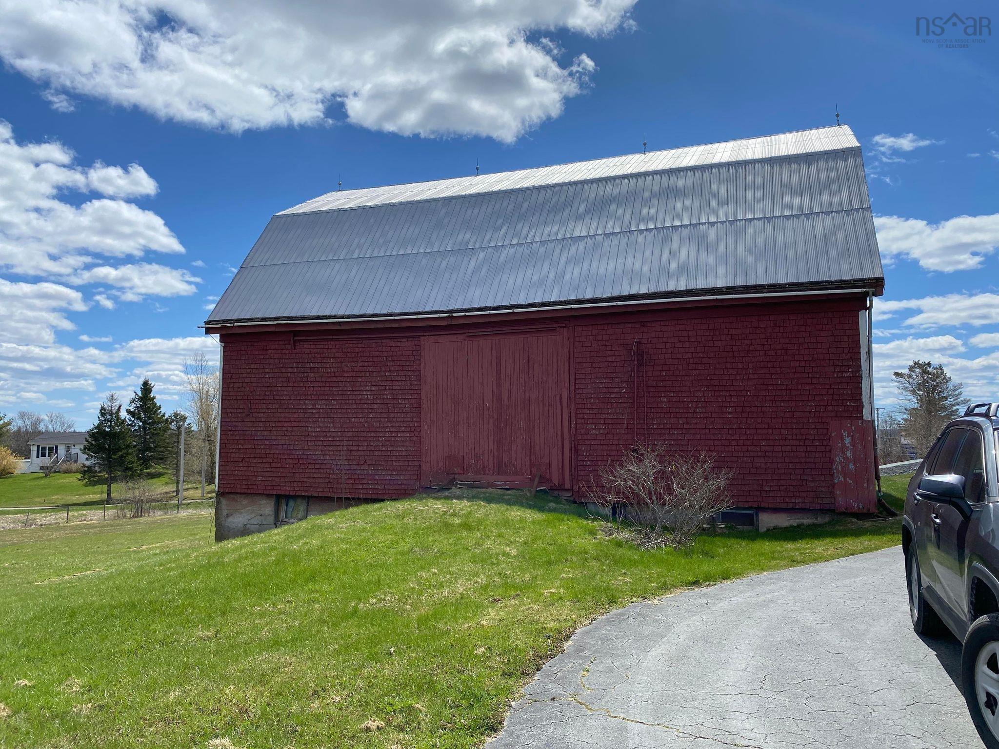 $2,700,000.00: 373 214 Highway, Elmsdale