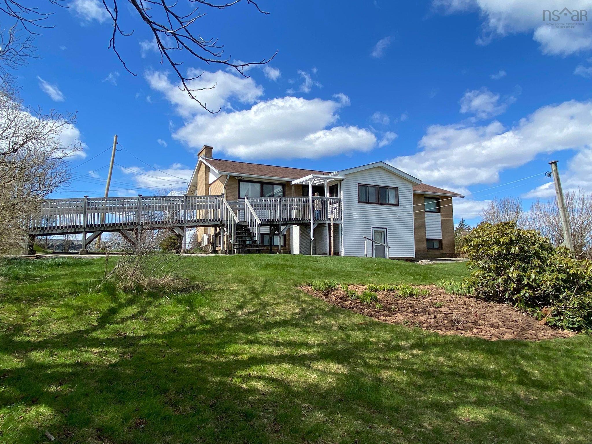 $2,700,000.00: 373 214 Highway, Elmsdale