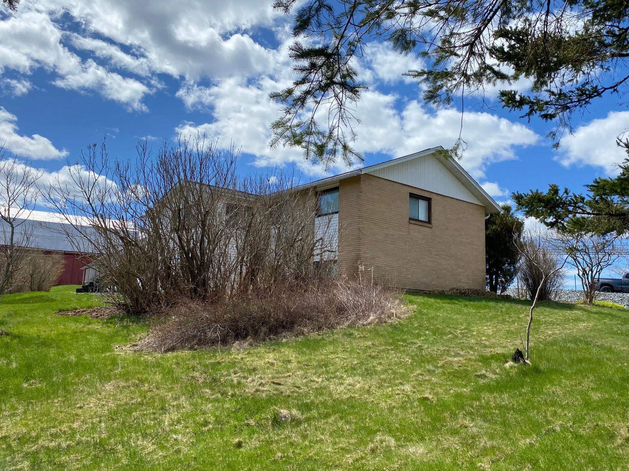 $2,700,000.00: 373 214 Highway, Elmsdale