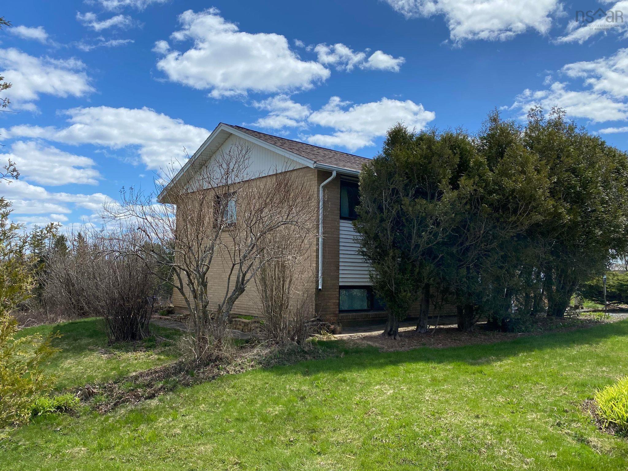 $2,700,000.00: 373 214 Highway, Elmsdale