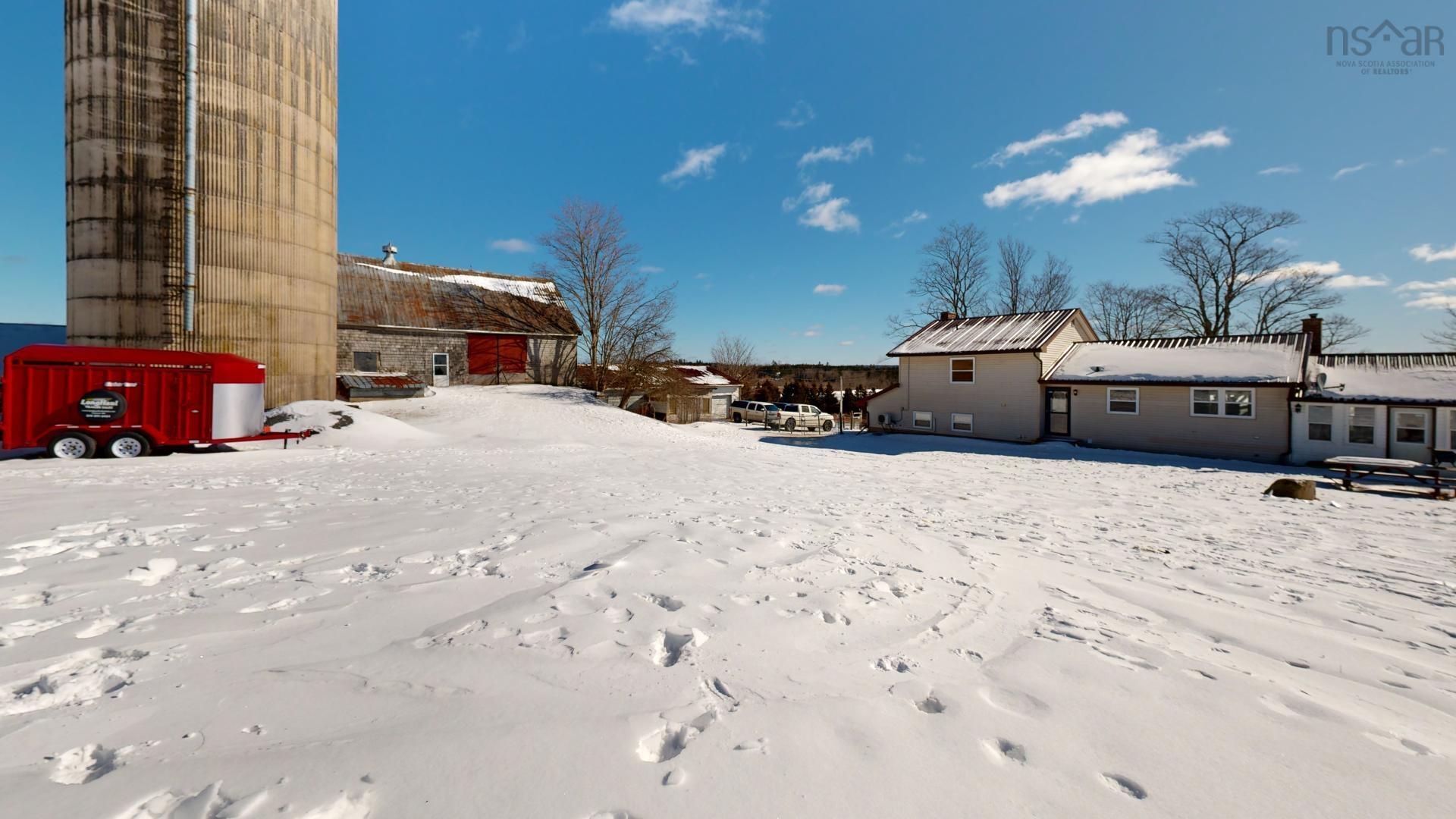 $699,900.00: 11454 Highway 224, Elmsvale