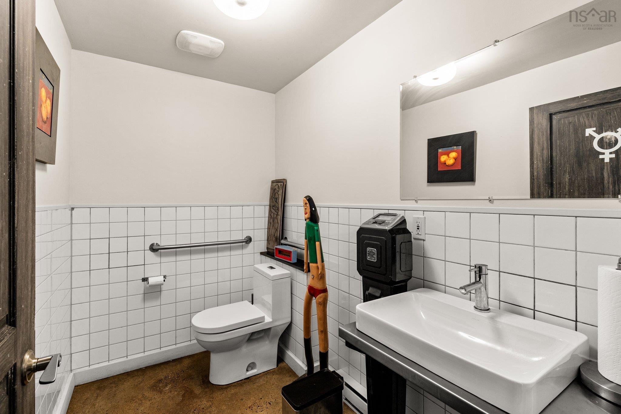 $699,000.00: 200 Lincoln Street, Lunenburg