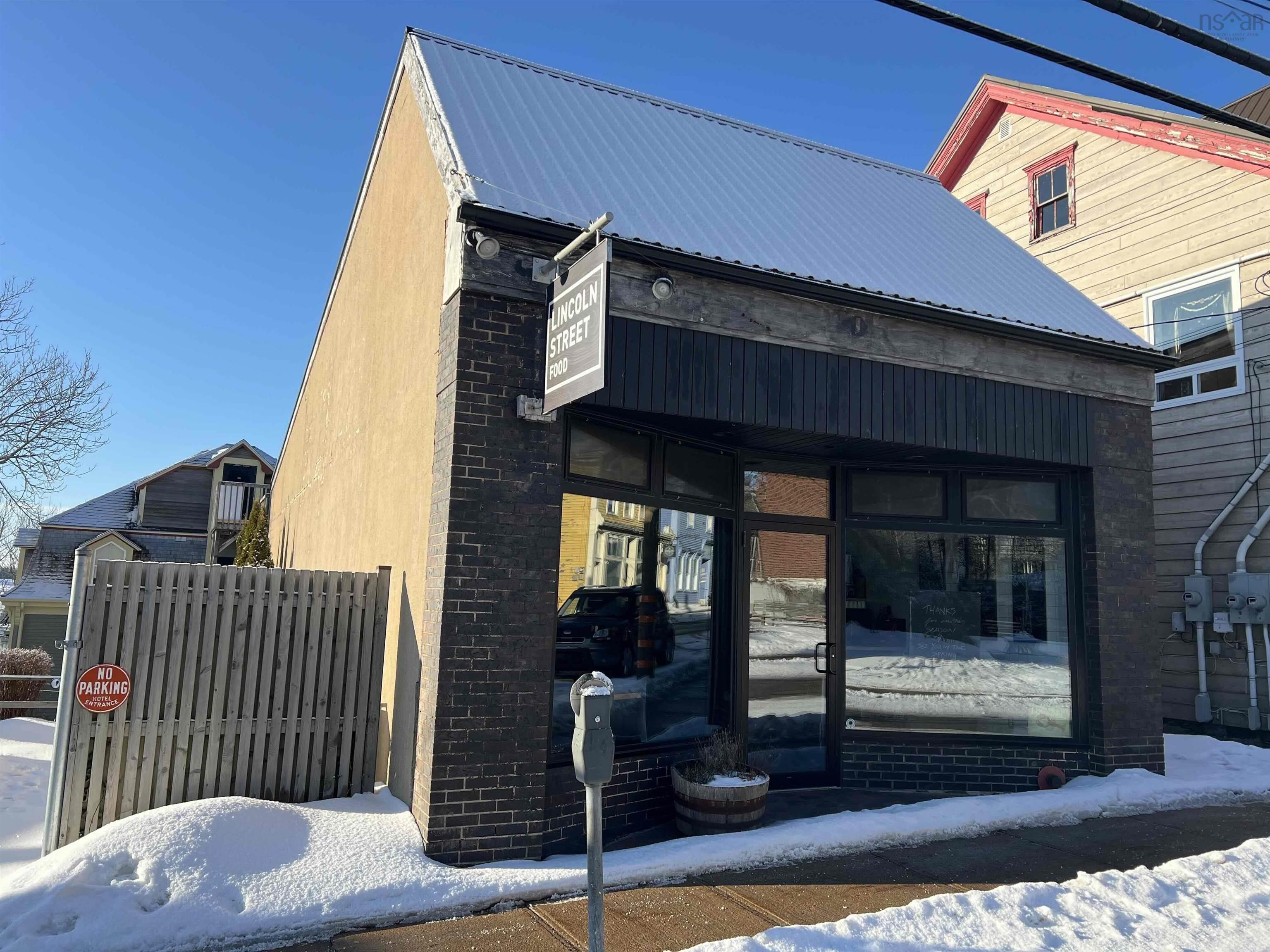 $699,000.00: 200 Lincoln Street, Lunenburg