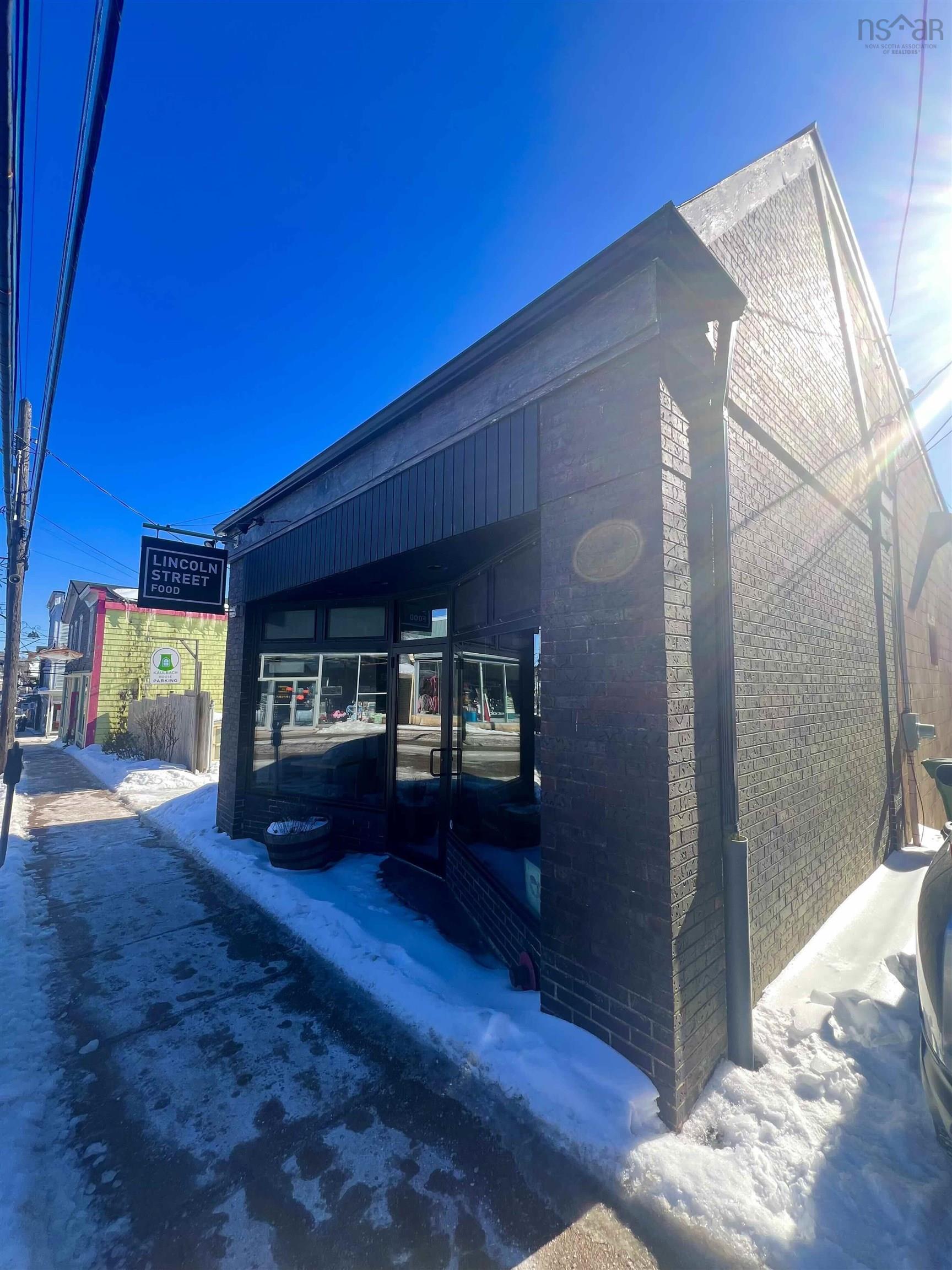 $699,000.00: 200 Lincoln Street, Lunenburg
