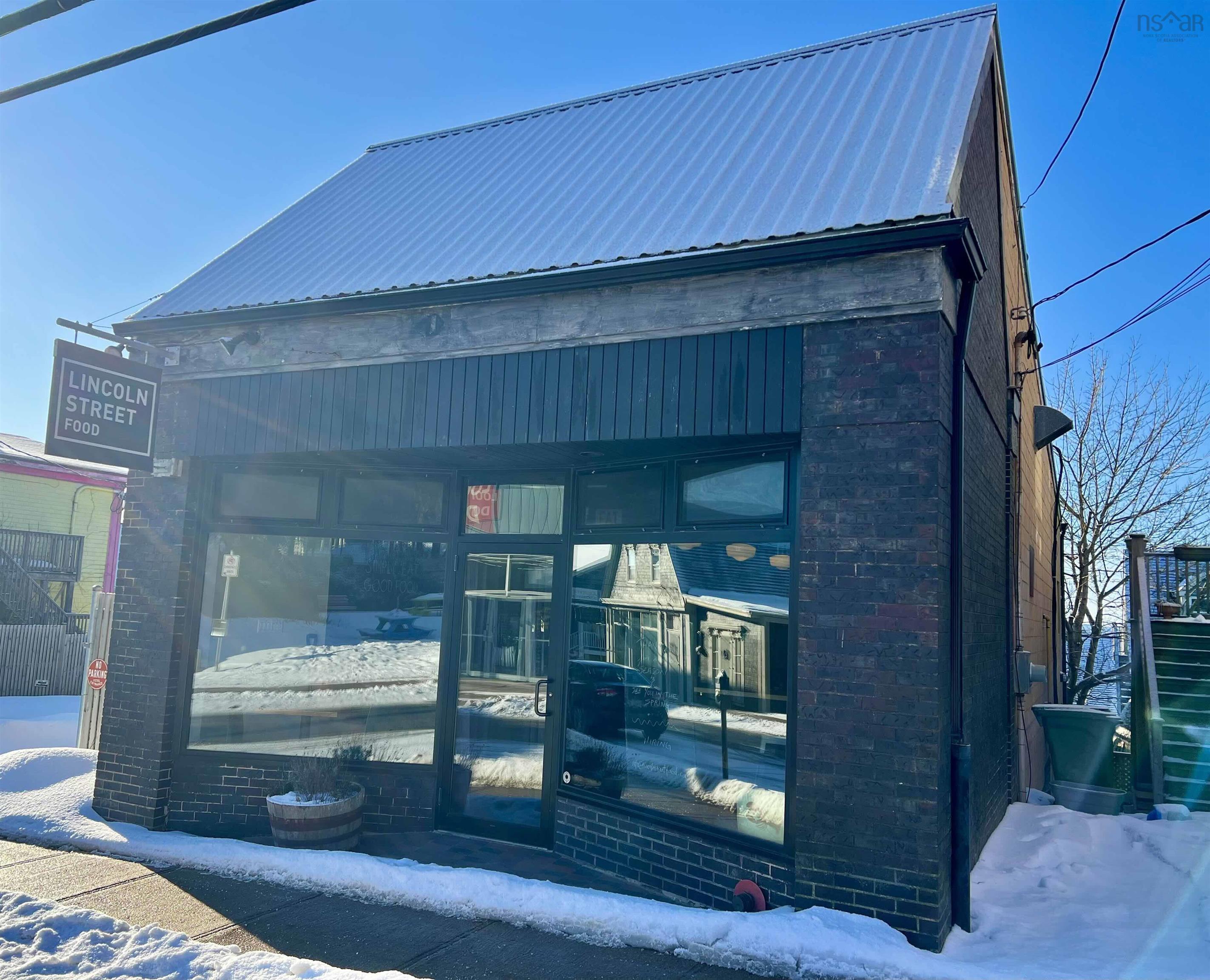 $699,000.00: 200 Lincoln Street, Lunenburg