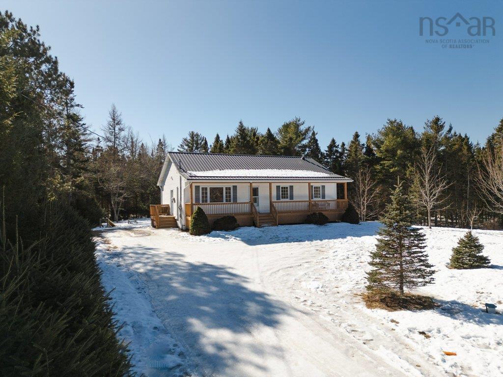 $424,900.00: 209 Clayton Drive, Fox Point