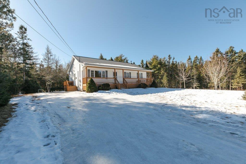 $424,900.00: 209 Clayton Drive, Fox Point