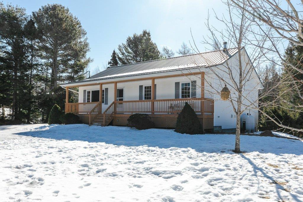 $424,900.00: 209 Clayton Drive, Fox Point