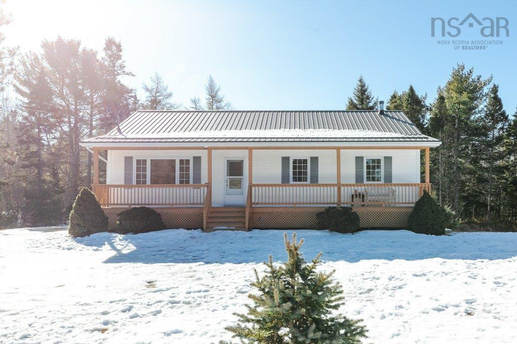 $424,900.00: 209 Clayton Drive, Fox Point