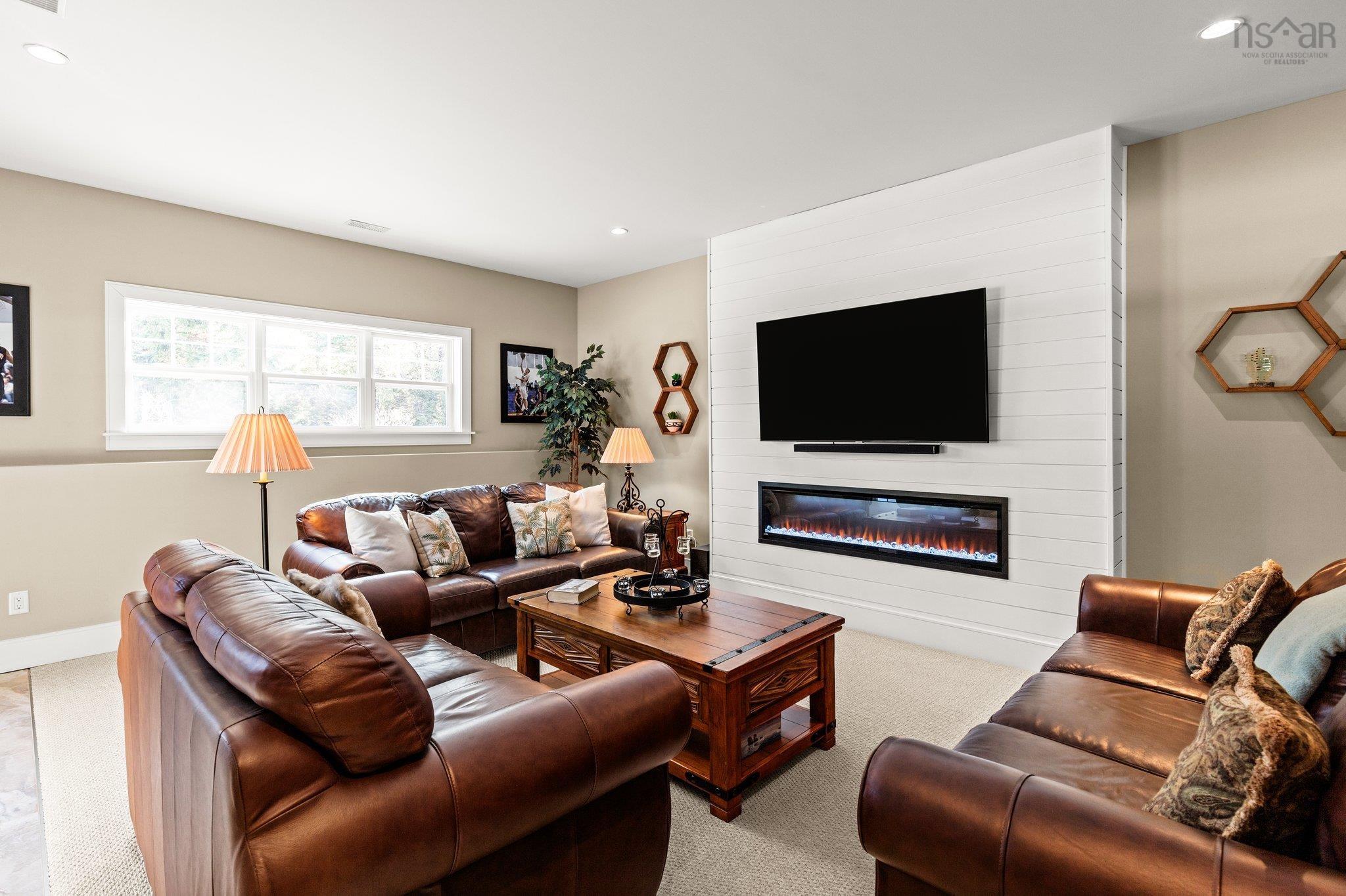$1,199,000.00: 57 Dungarry Close, Fall River