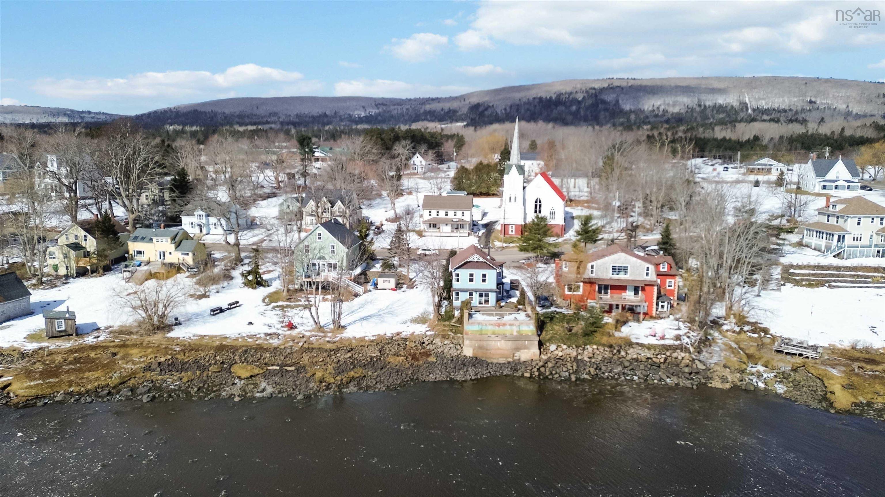 $644,400.00: 5438 Granville Road, Granville Ferry