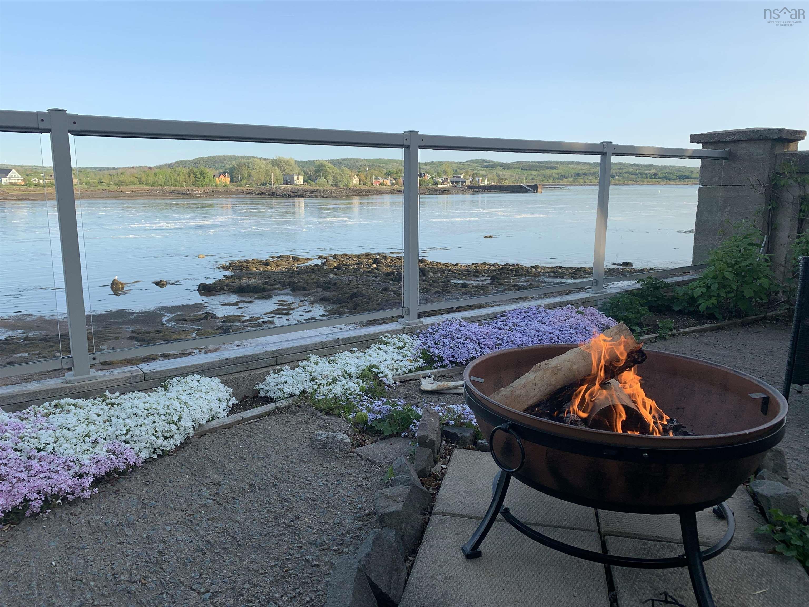 $644,400.00: 5438 Granville Road, Granville Ferry