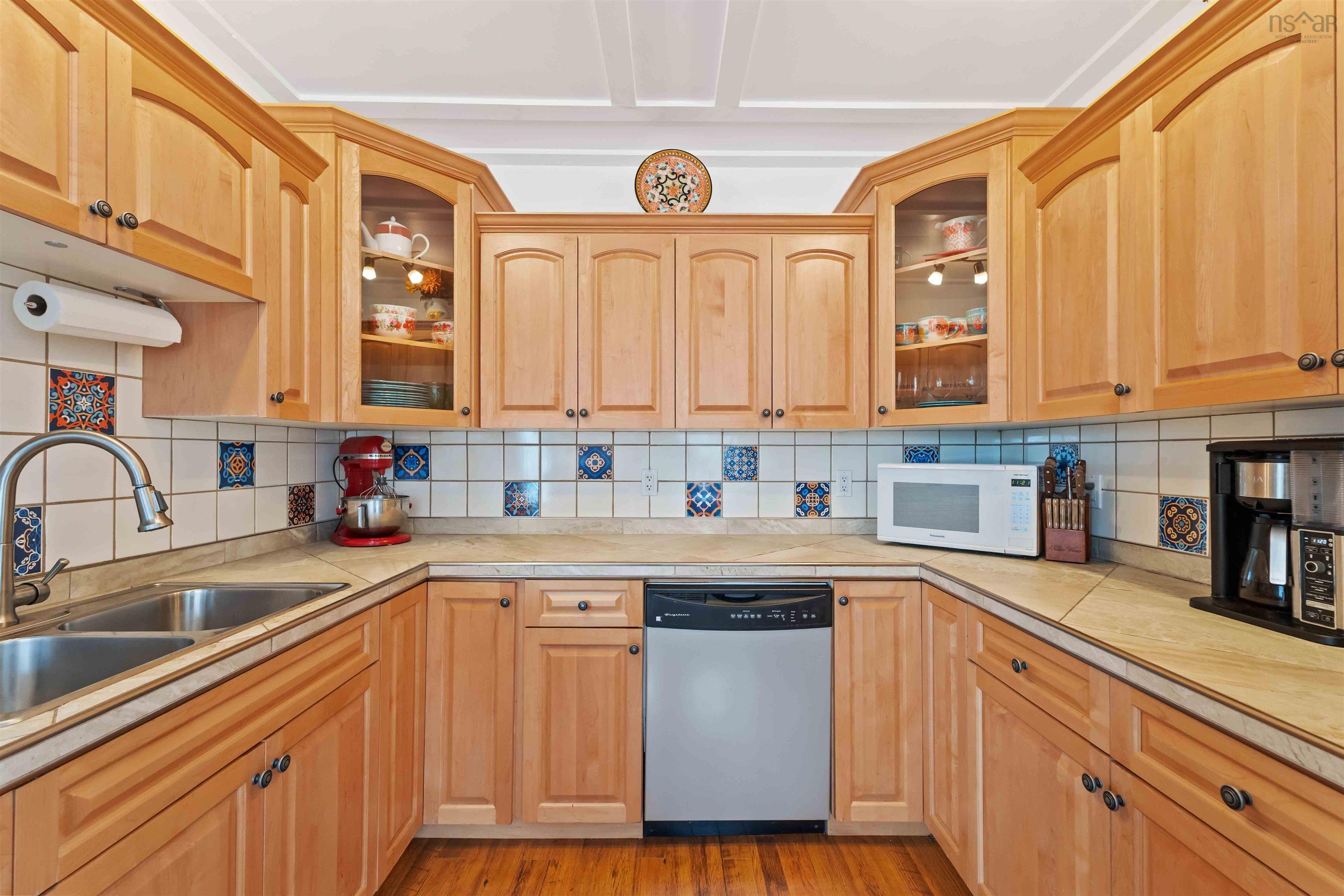 $644,400.00: 5438 Granville Road, Granville Ferry
