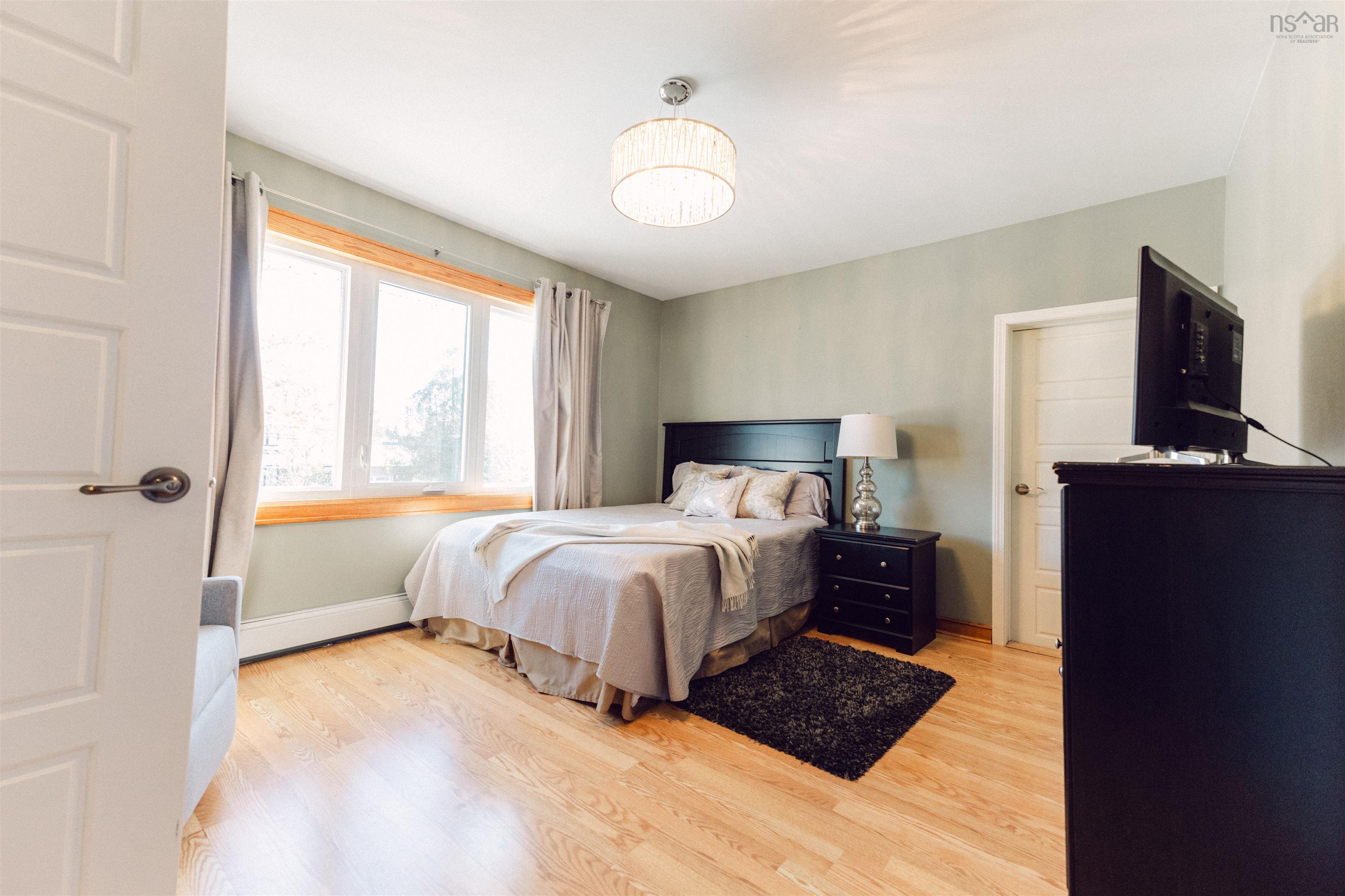 $1,199,000.00: 158 Eaglewood Drive, Bedford