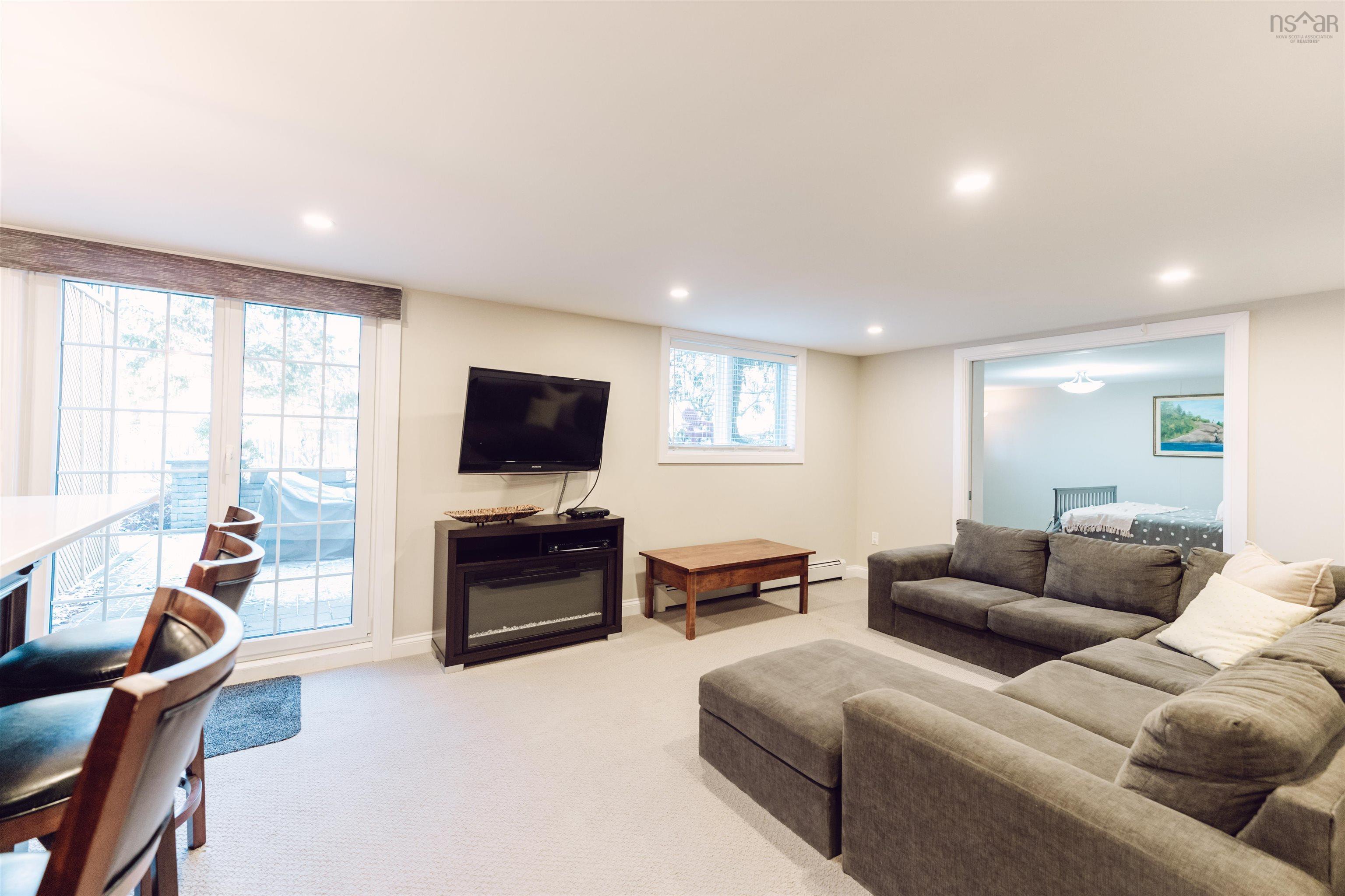 $1,199,000.00: 158 Eaglewood Drive, Bedford