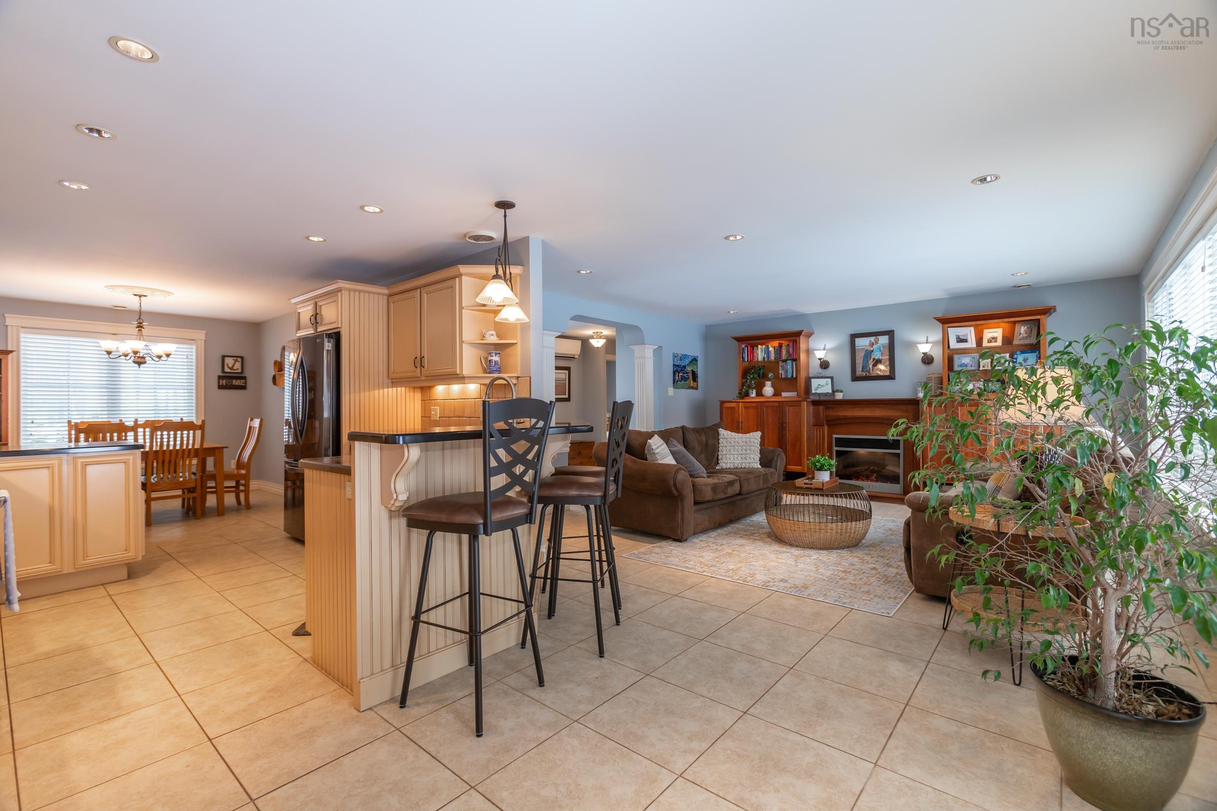 $550,000.00: 71 Dr. Lewis Johnston Street, South Farmington