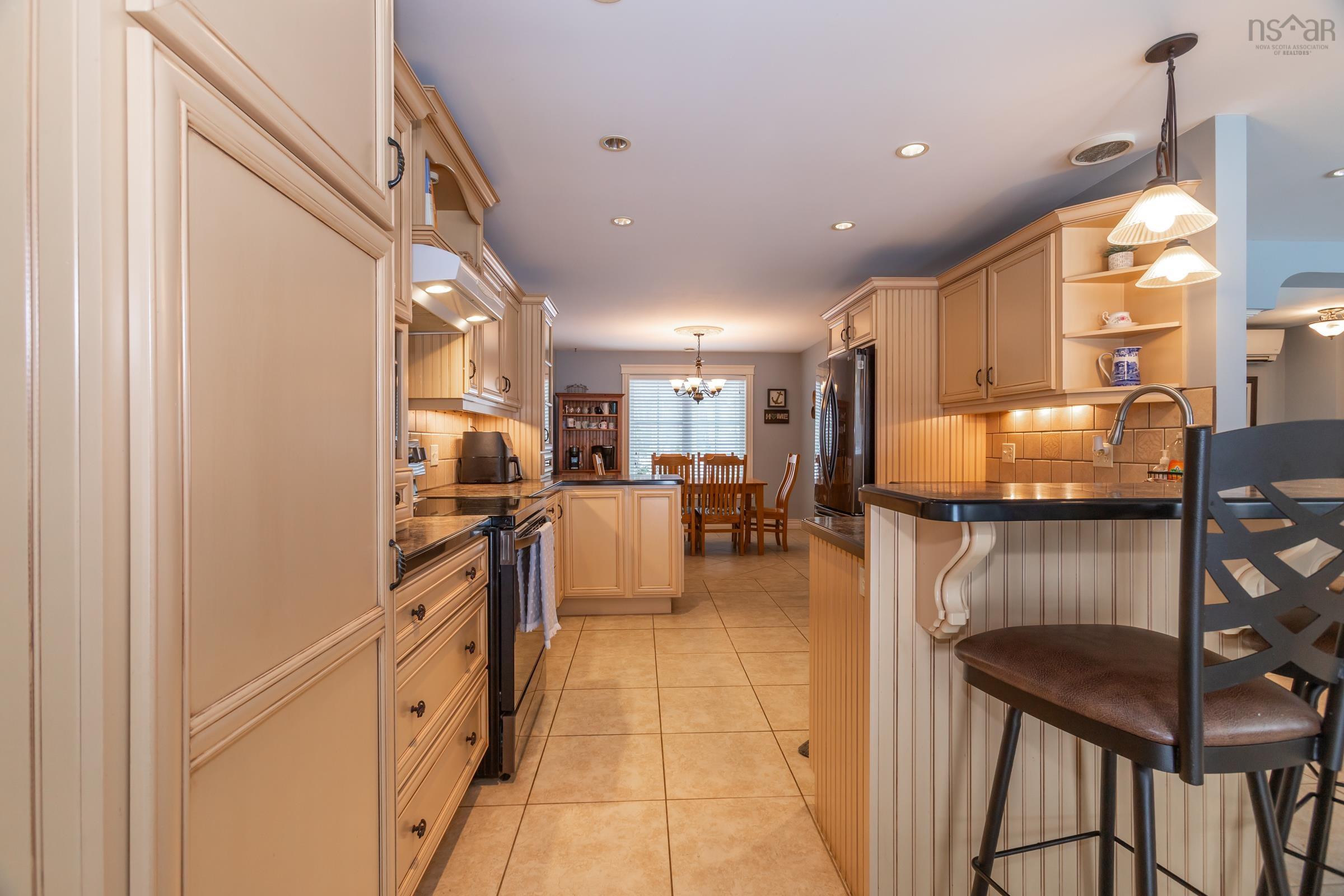 $550,000.00: 71 Dr. Lewis Johnston Street, South Farmington