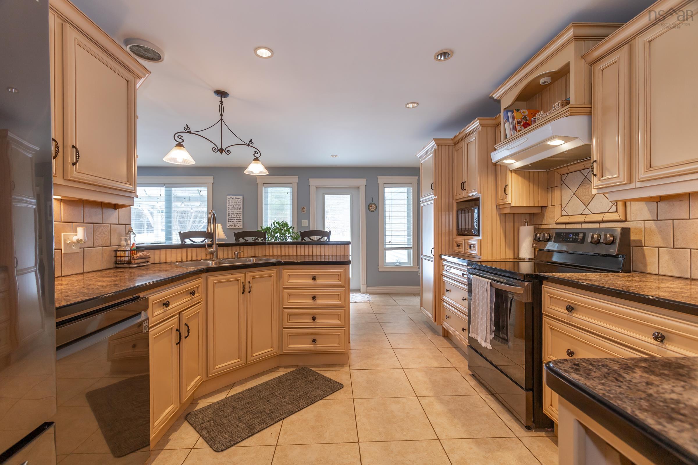 $550,000.00: 71 Dr. Lewis Johnston Street, South Farmington