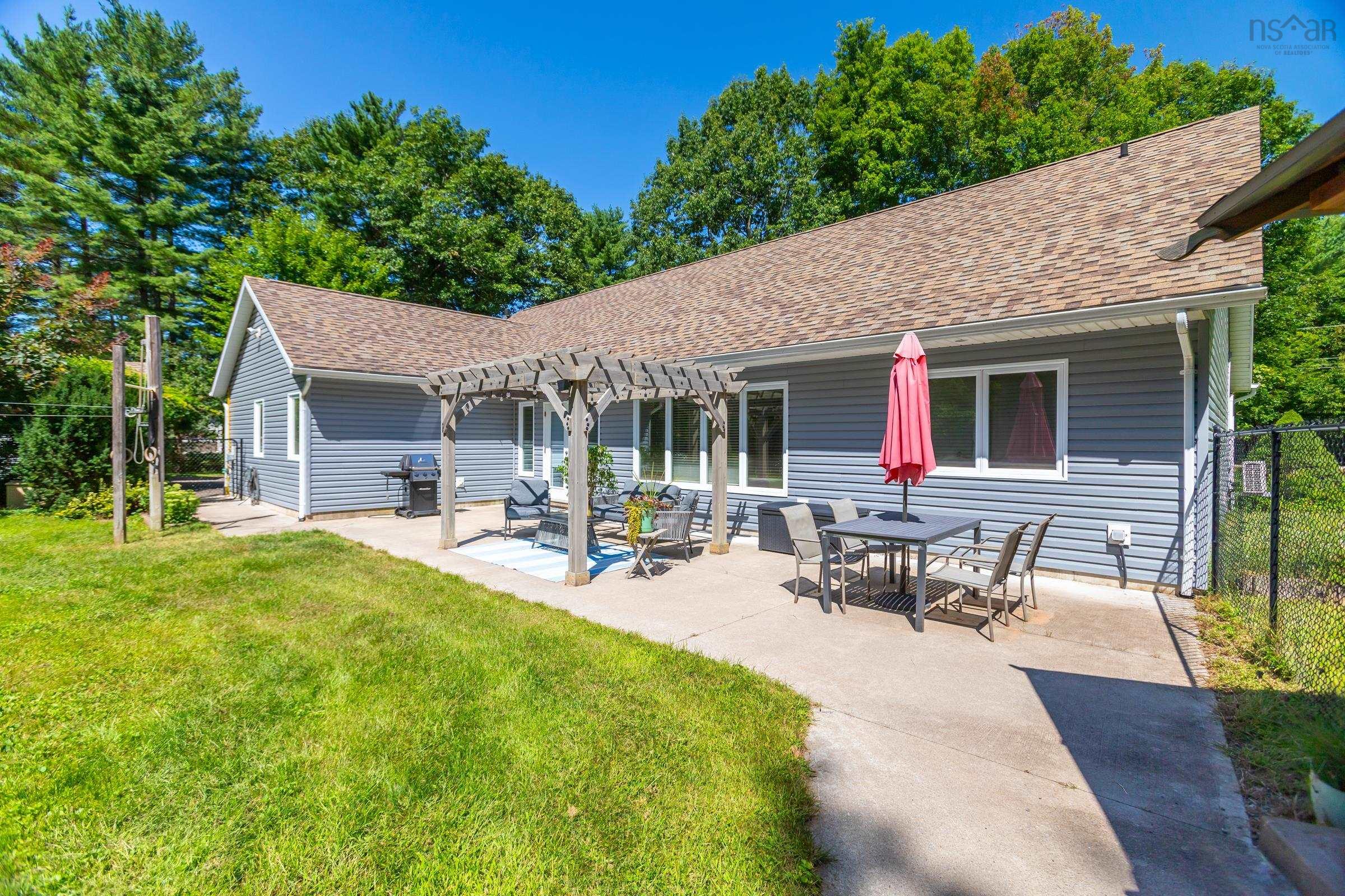 $550,000.00: 71 Dr. Lewis Johnston Street, South Farmington
