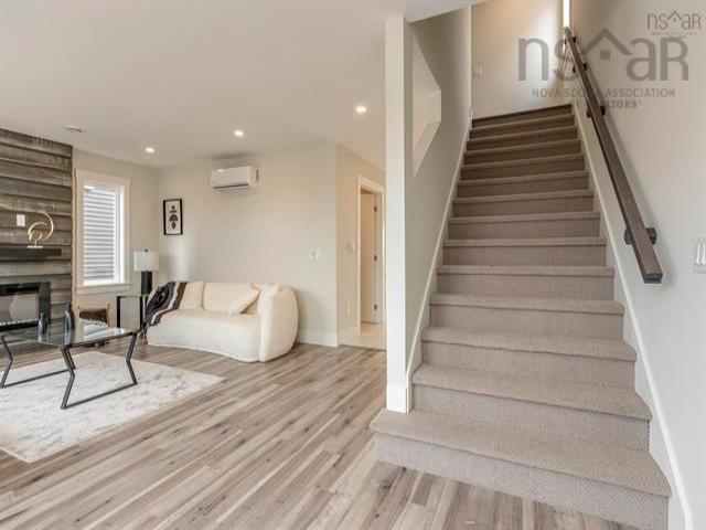 $689,900.00: 2060 27 Granite Terrace, Beechville
