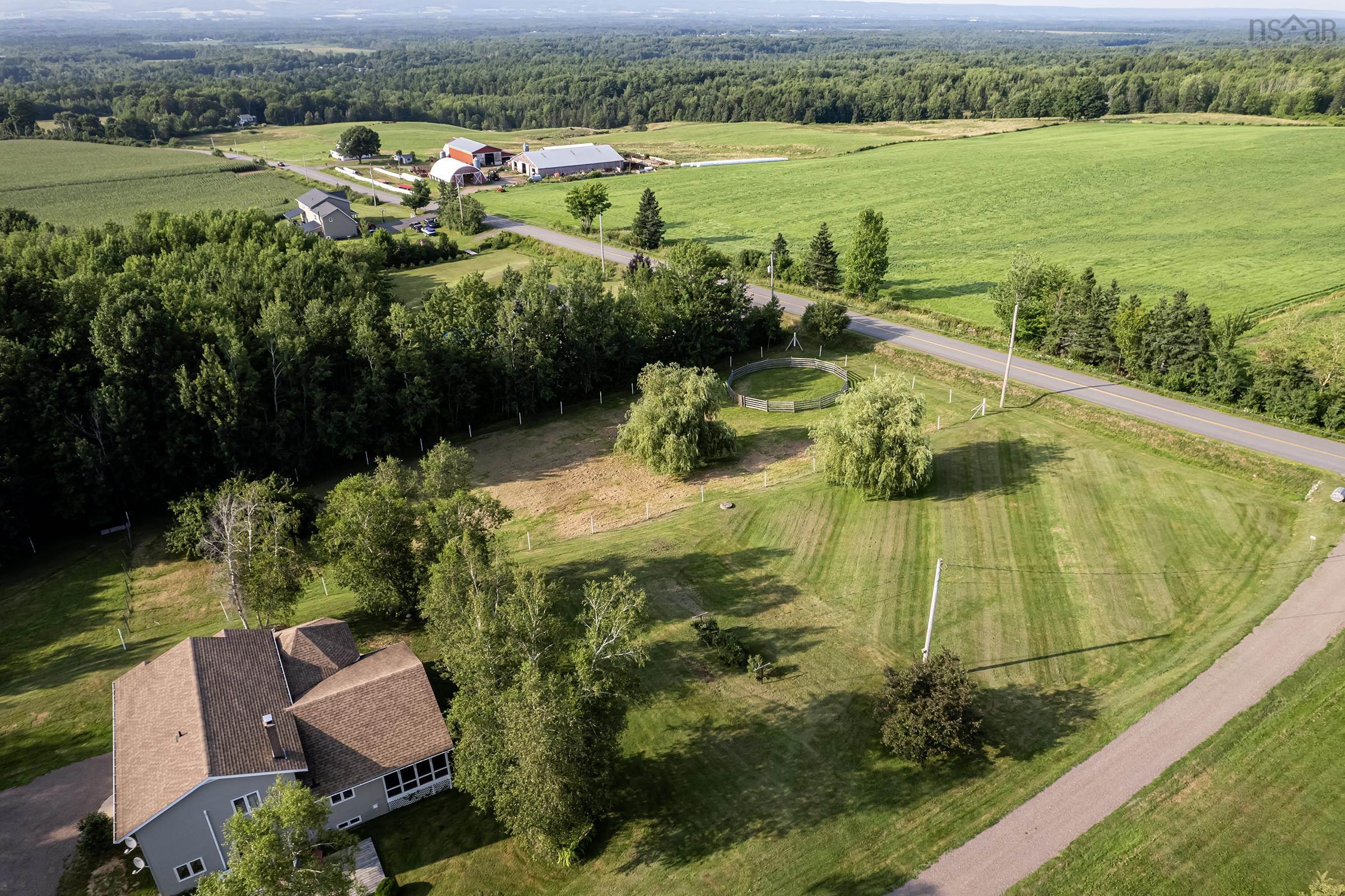 $550,000.00: 1732 Meadowvale Road, Harmony