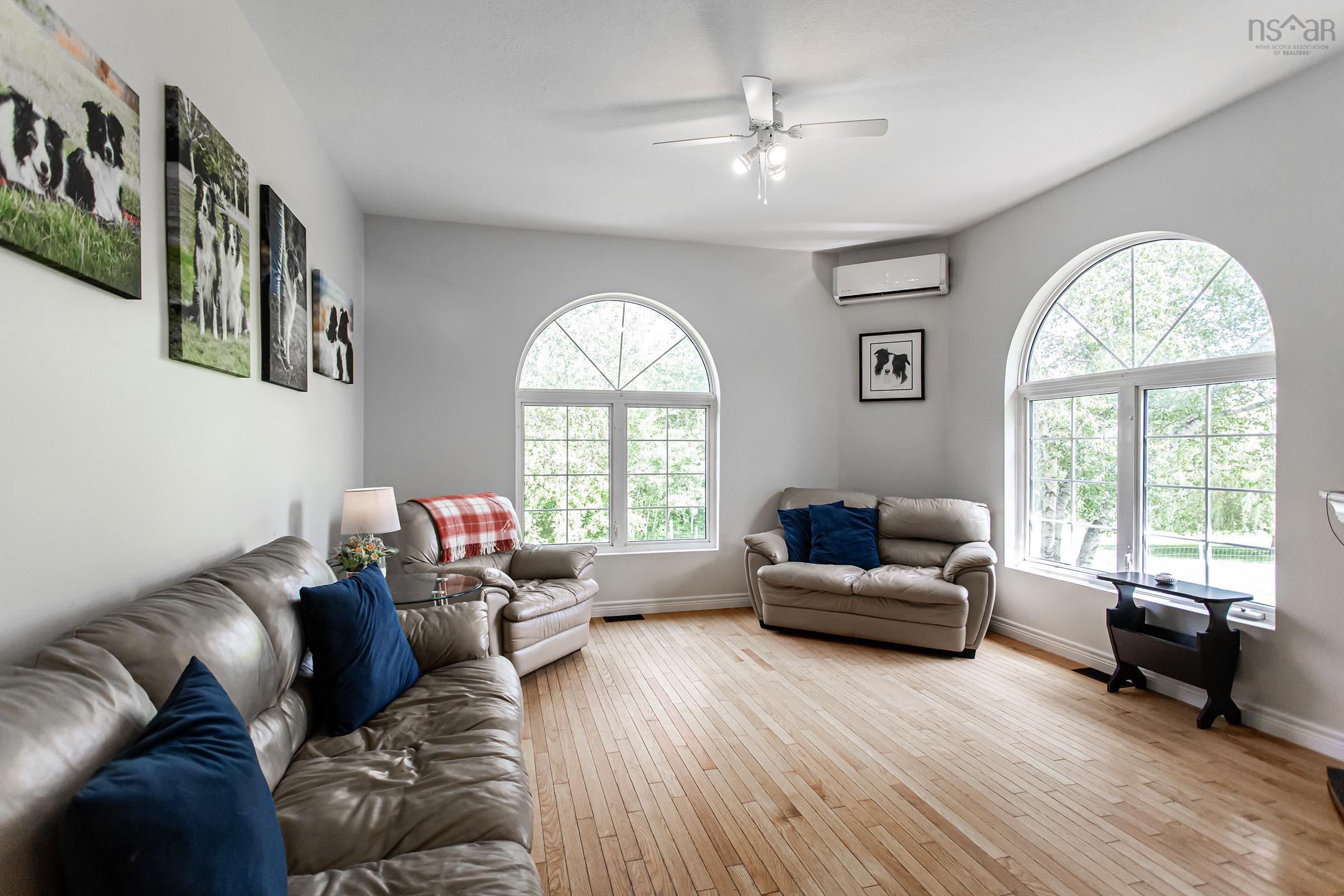 $550,000.00: 1732 Meadowvale Road, Harmony