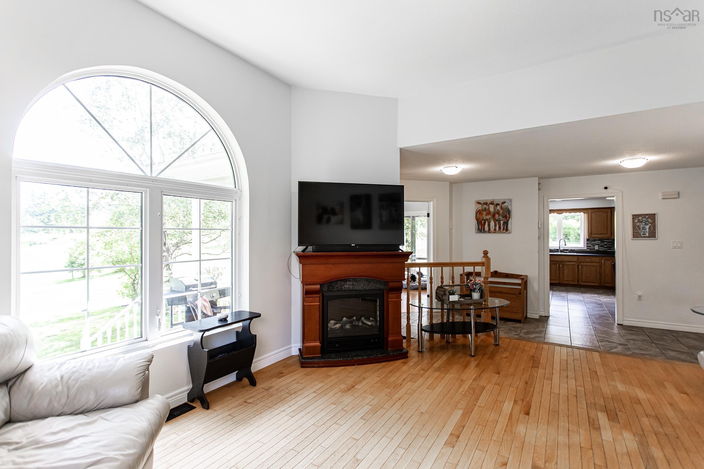 $550,000.00: 1732 Meadowvale Road, Harmony