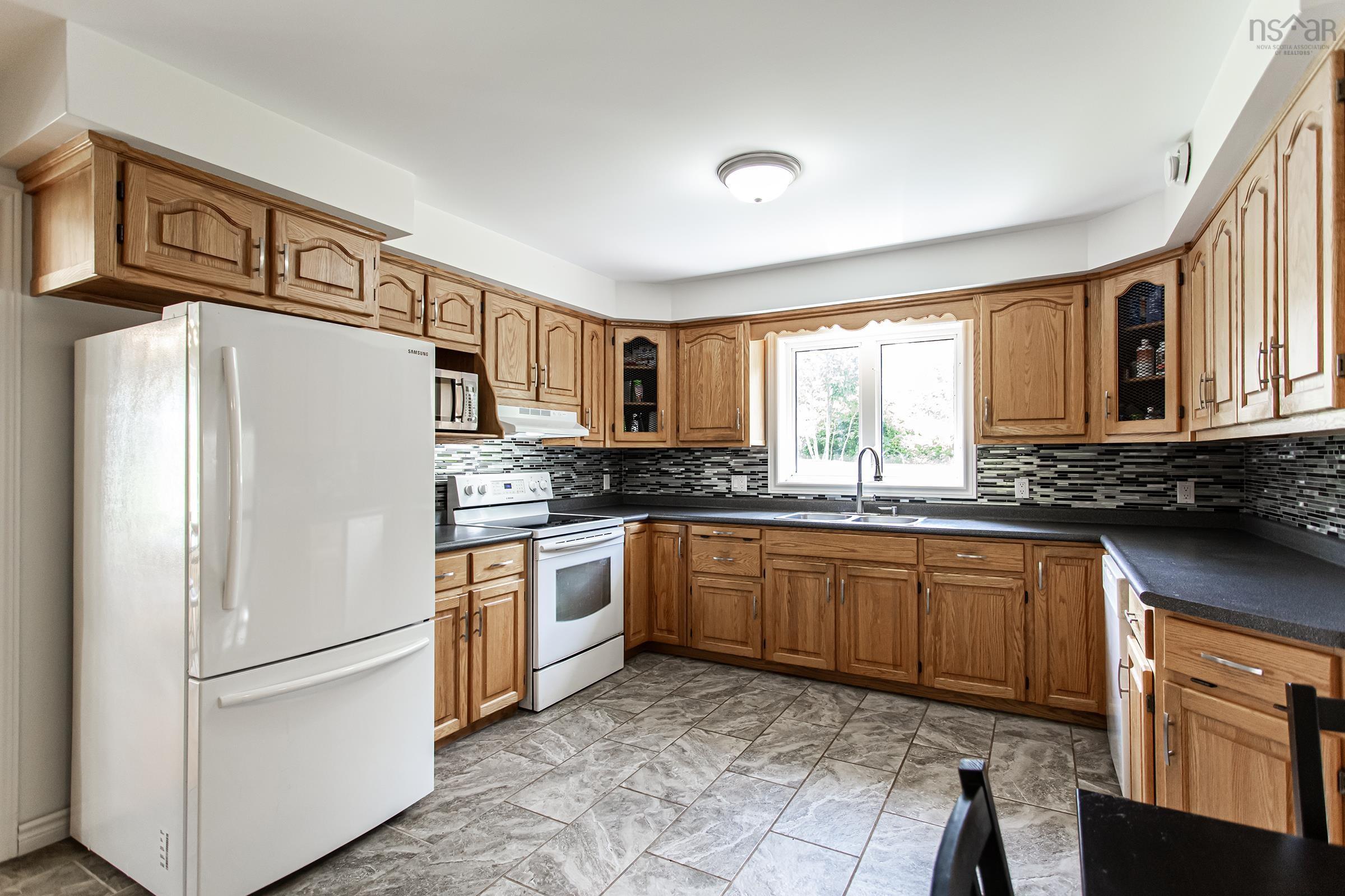 $550,000.00: 1732 Meadowvale Road, Harmony