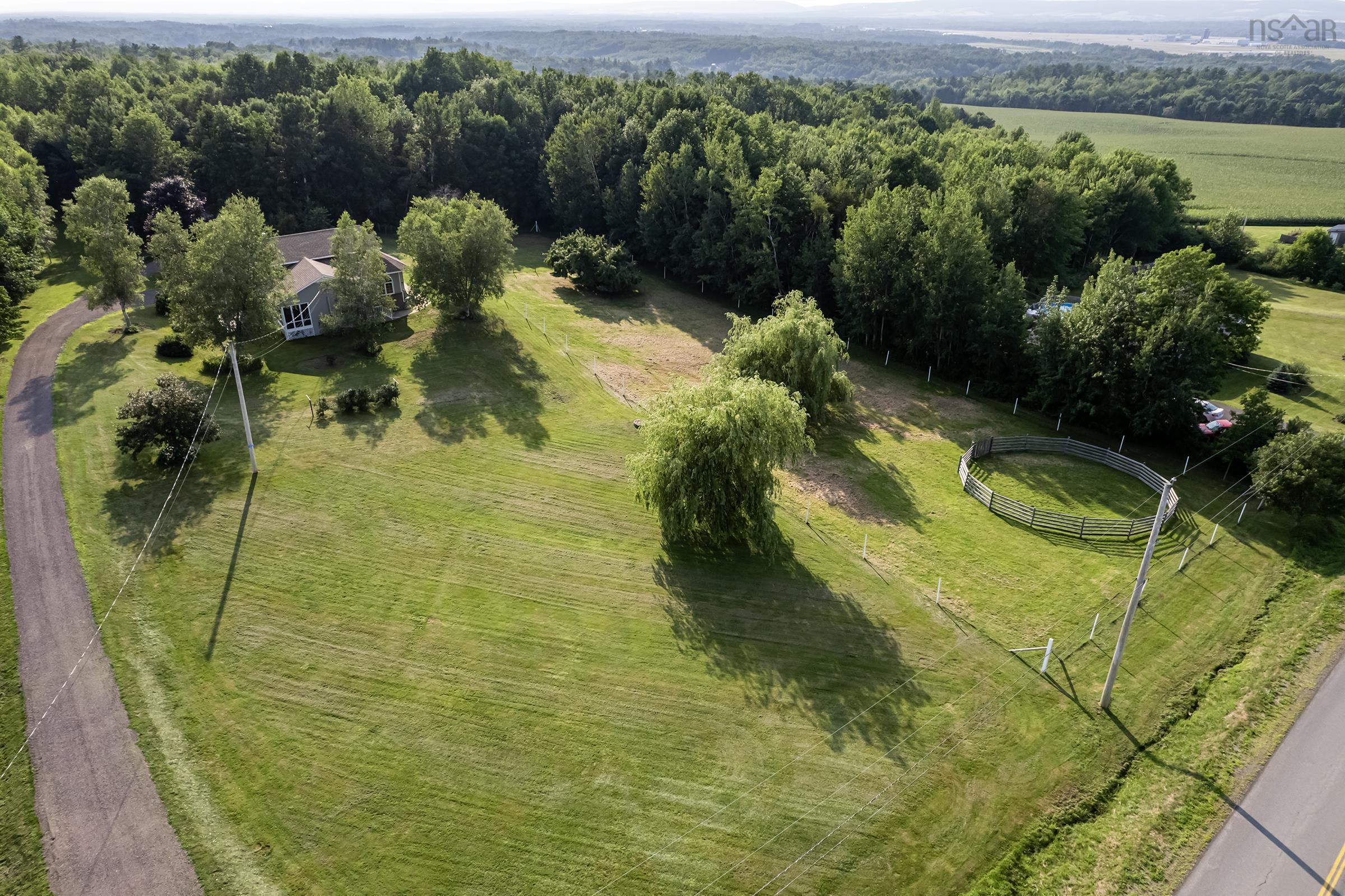 $550,000.00: 1732 Meadowvale Road, Harmony