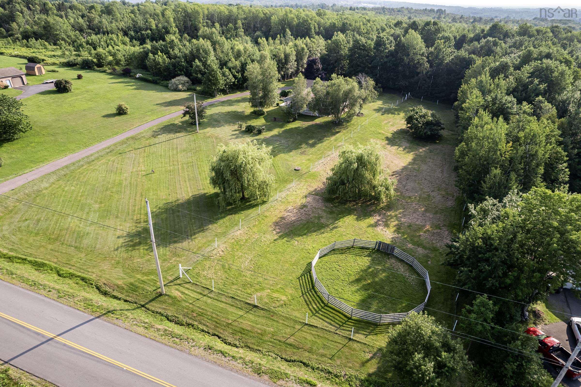 $550,000.00: 1732 Meadowvale Road, Harmony