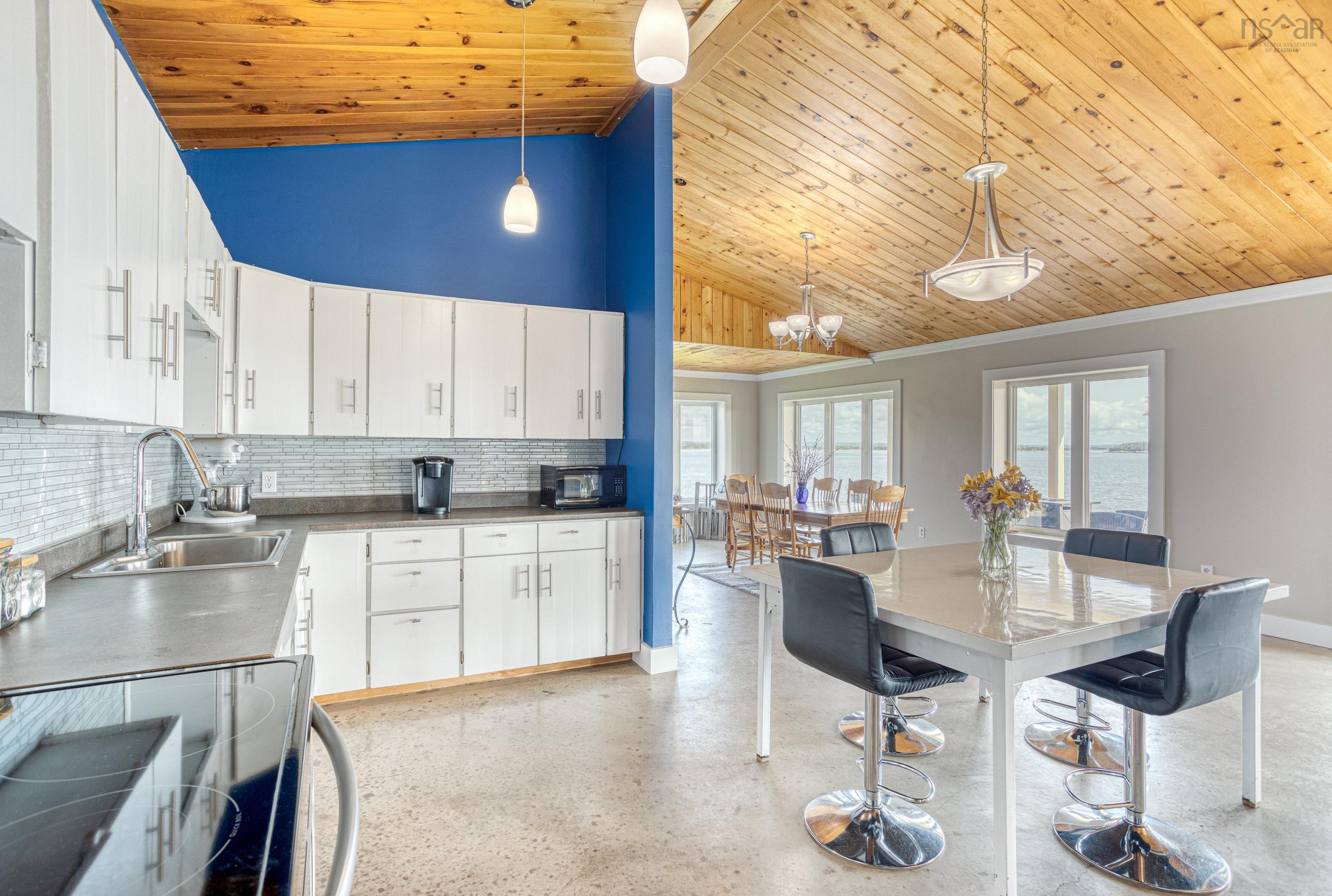 $869,900.00: 201 Southwest Cove Road, Southwest Cove