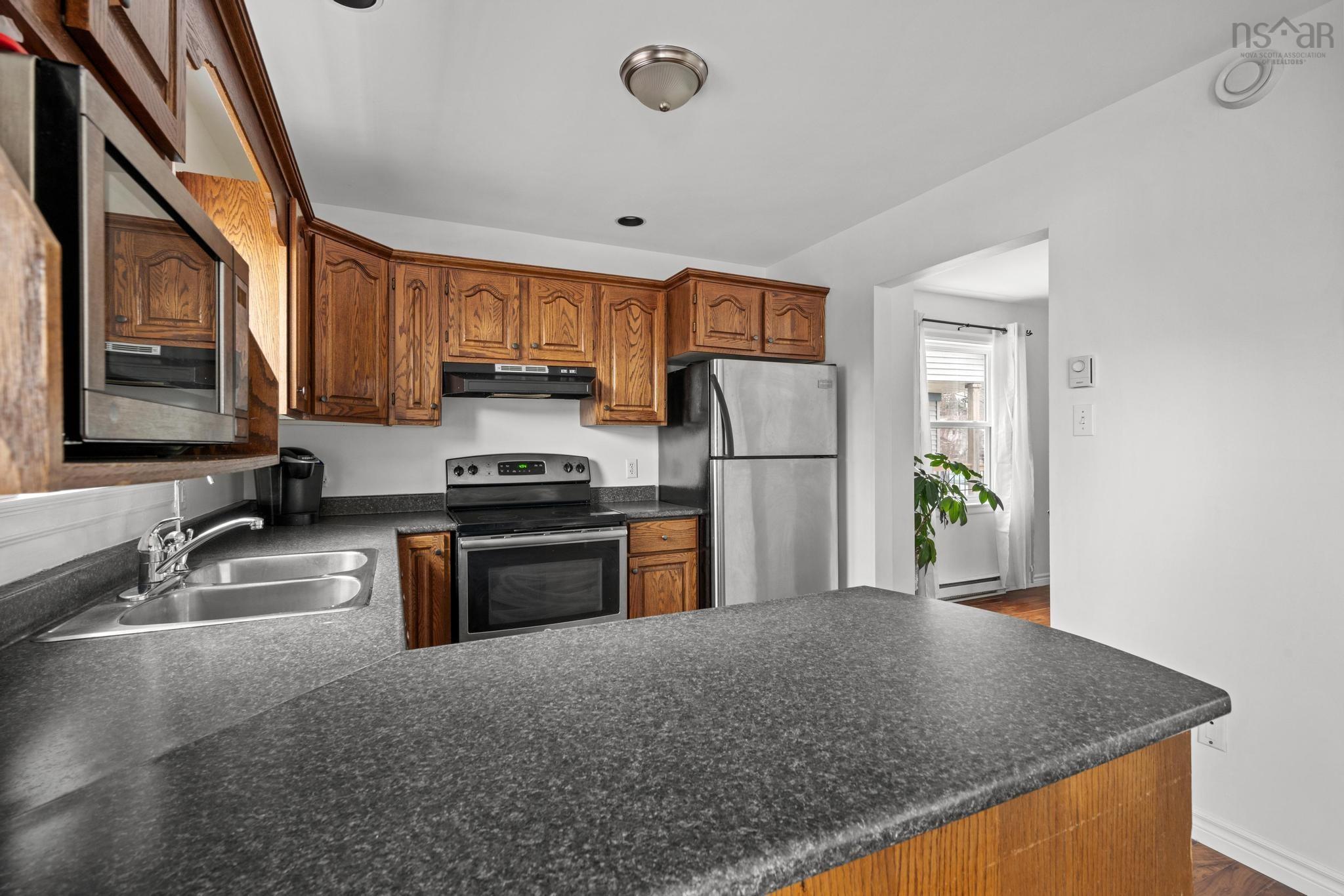 $499,900.00: 4 Victoria Drive, Lower Sackville