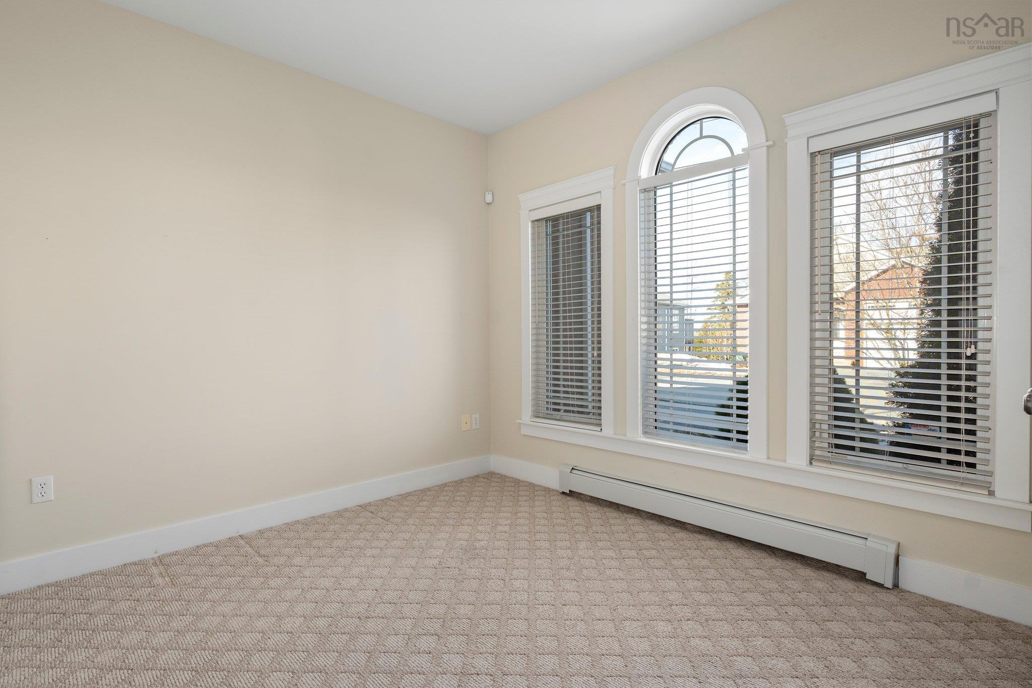 $675,000.00: 14 Kirkwood Court, Bedford