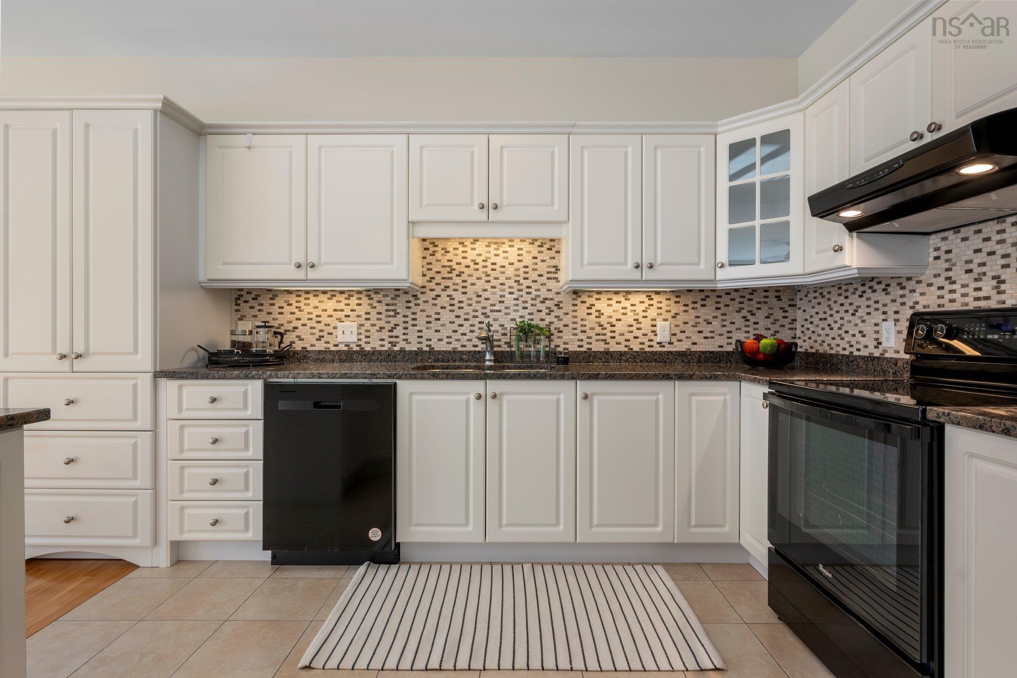 $675,000.00: 14 Kirkwood Court, Bedford