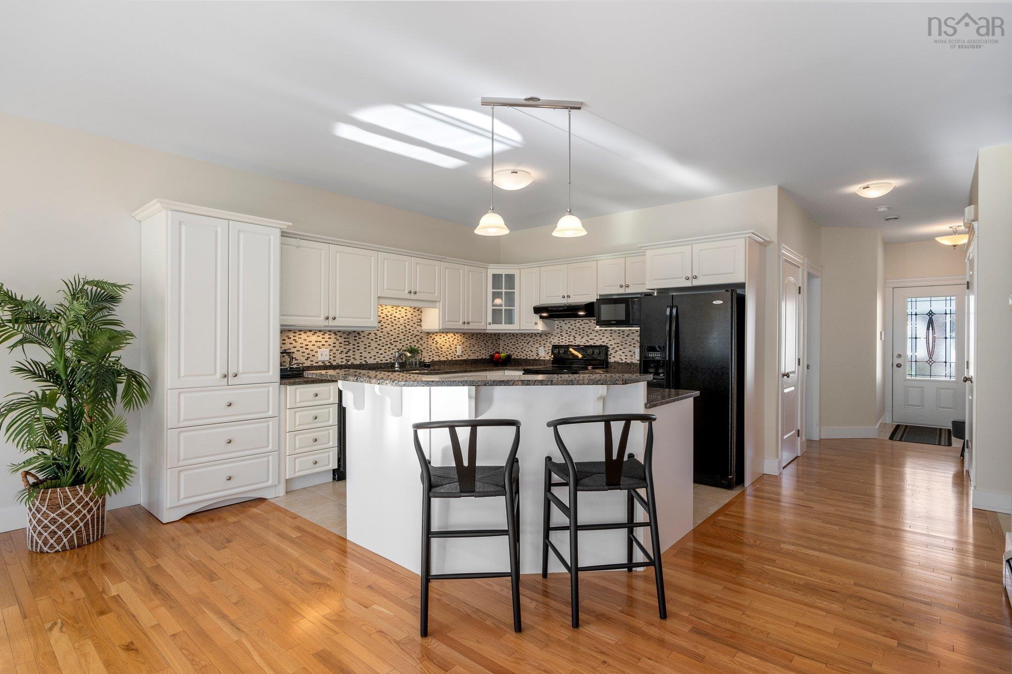 $675,000.00: 14 Kirkwood Court, Bedford
