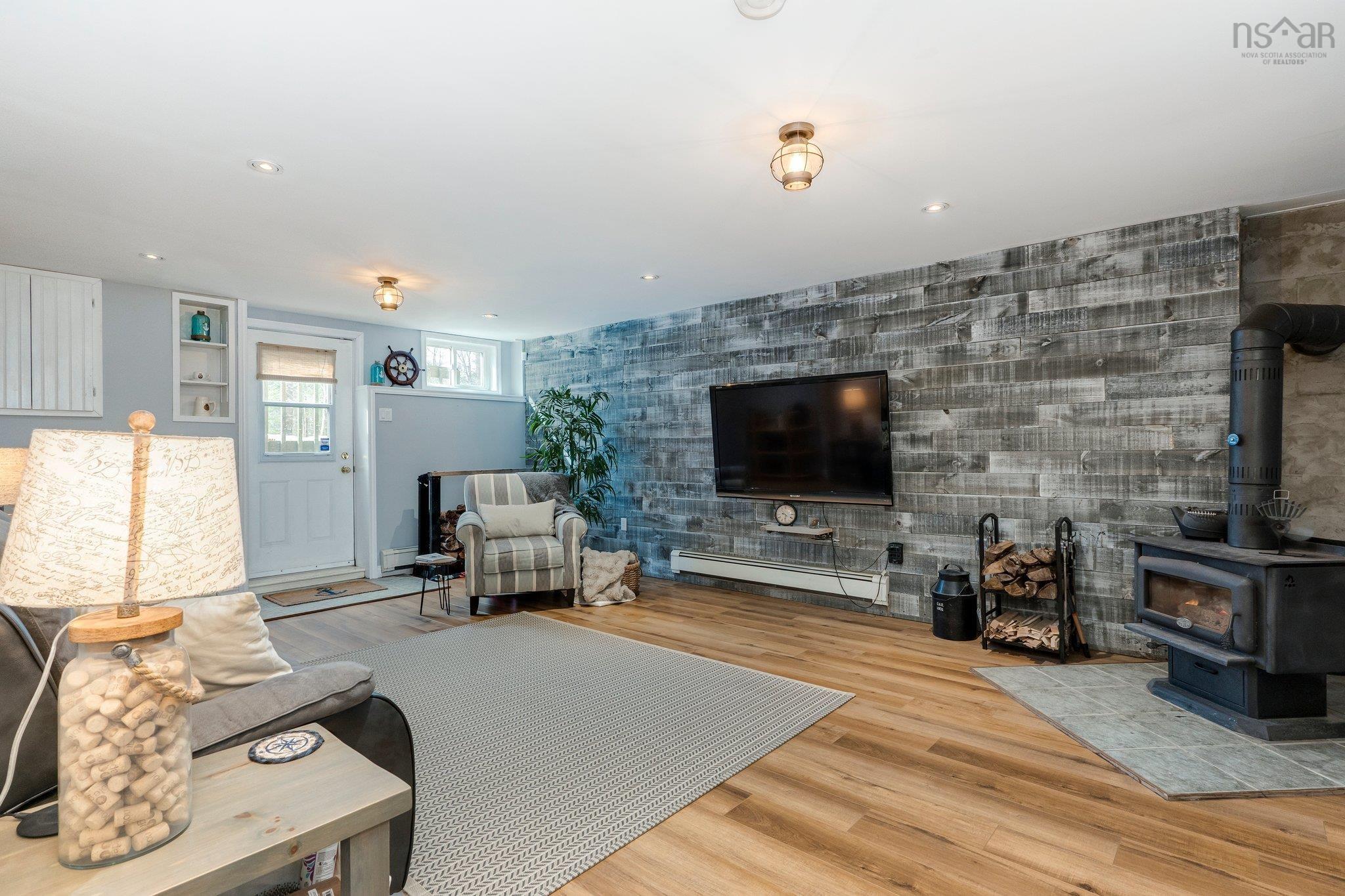 $649,000.00: 290 Buckingham Drive, Stillwater Lake