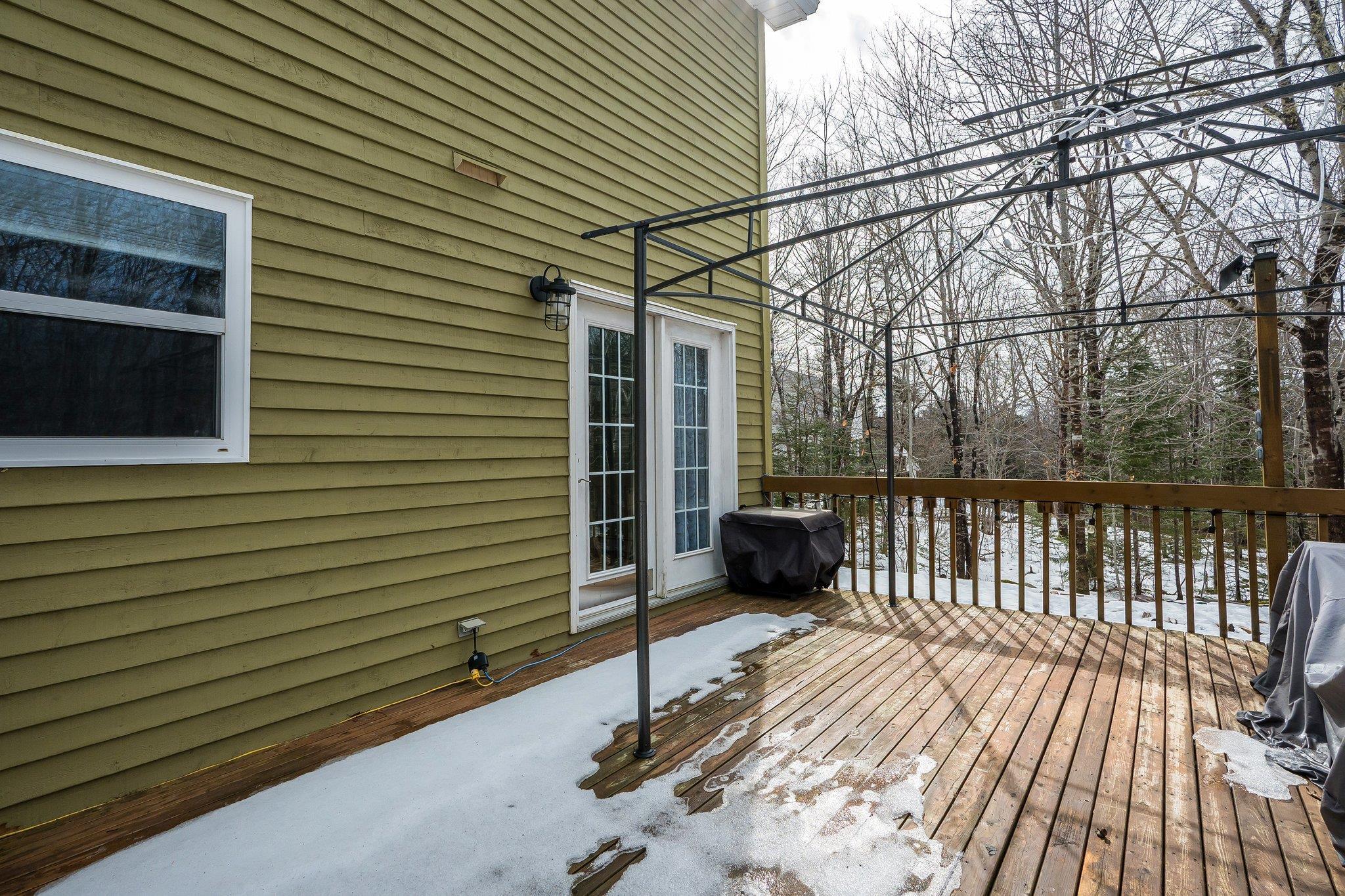 $649,000.00: 290 Buckingham Drive, Stillwater Lake