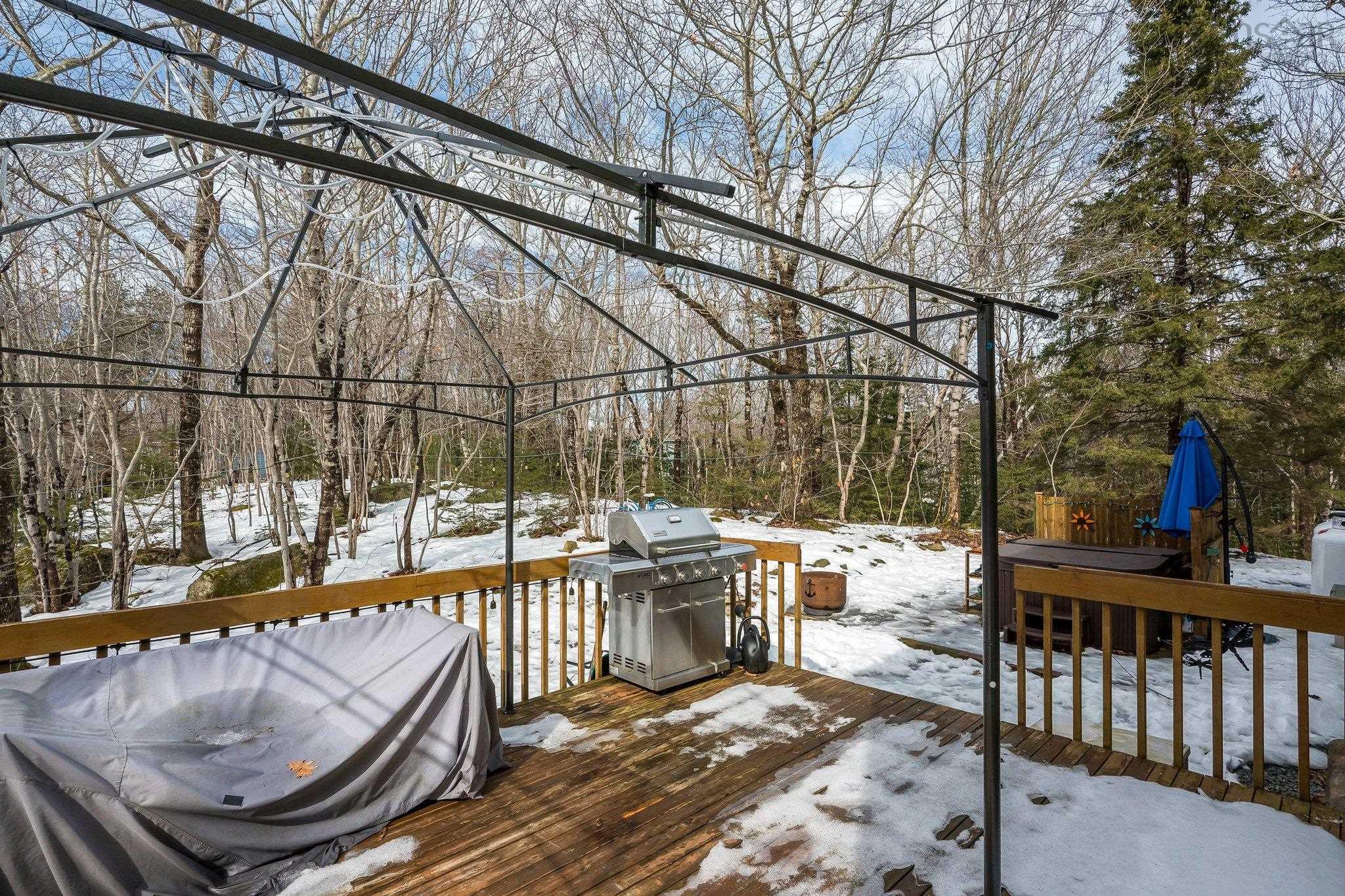 $649,000.00: 290 Buckingham Drive, Stillwater Lake