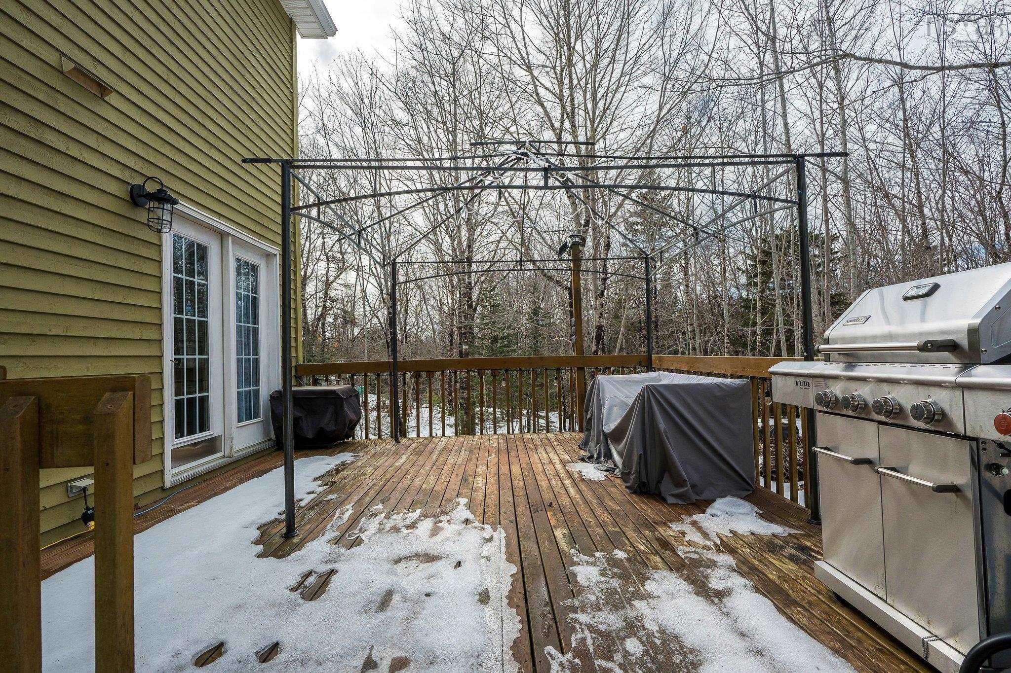 $649,000.00: 290 Buckingham Drive, Stillwater Lake