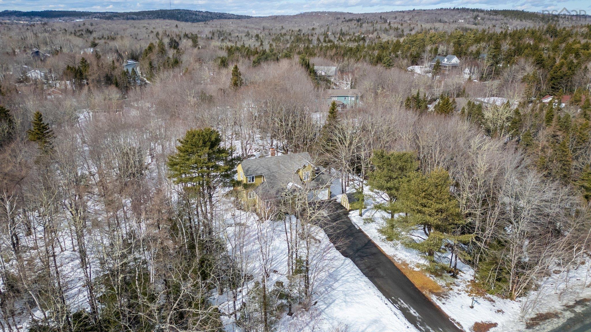 $649,000.00: 290 Buckingham Drive, Stillwater Lake