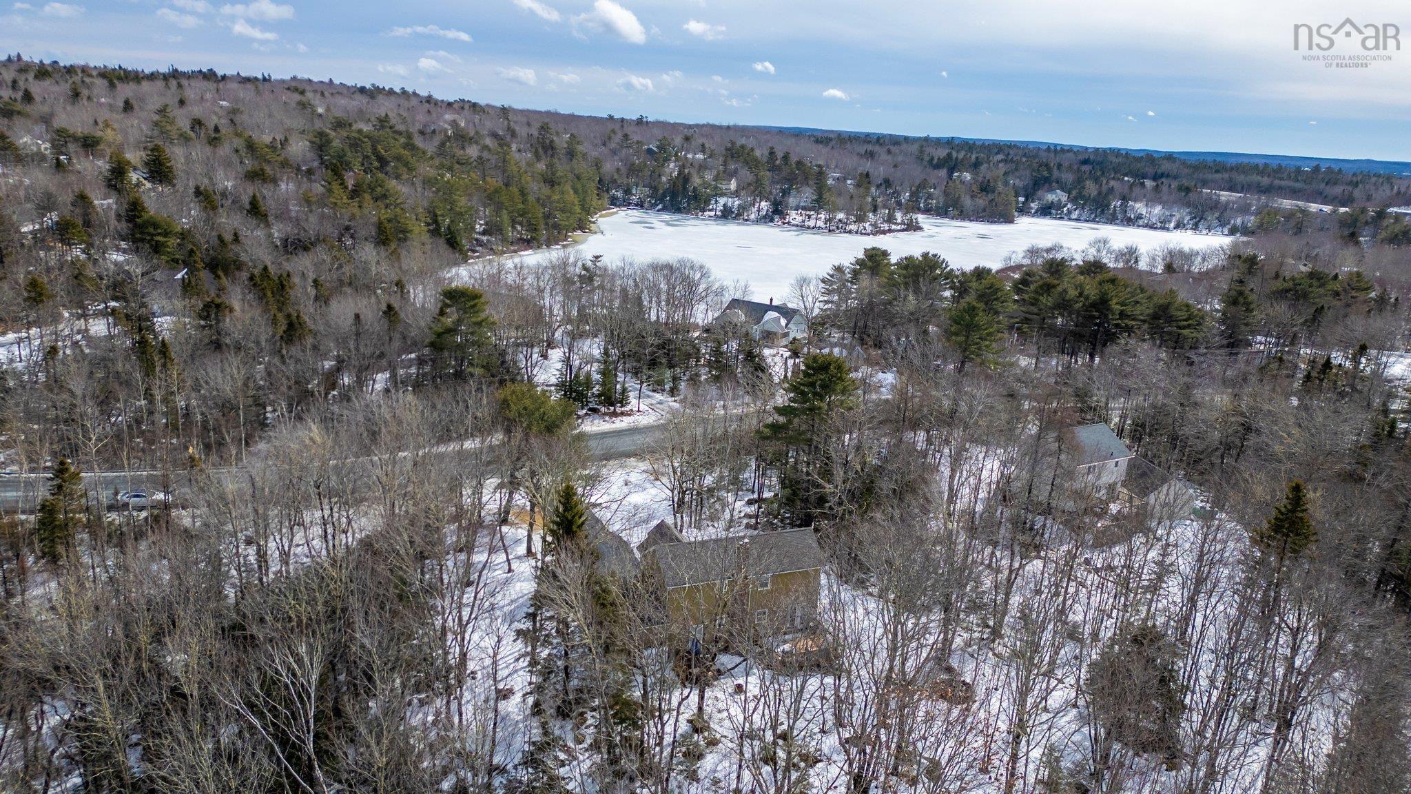 $649,000.00: 290 Buckingham Drive, Stillwater Lake