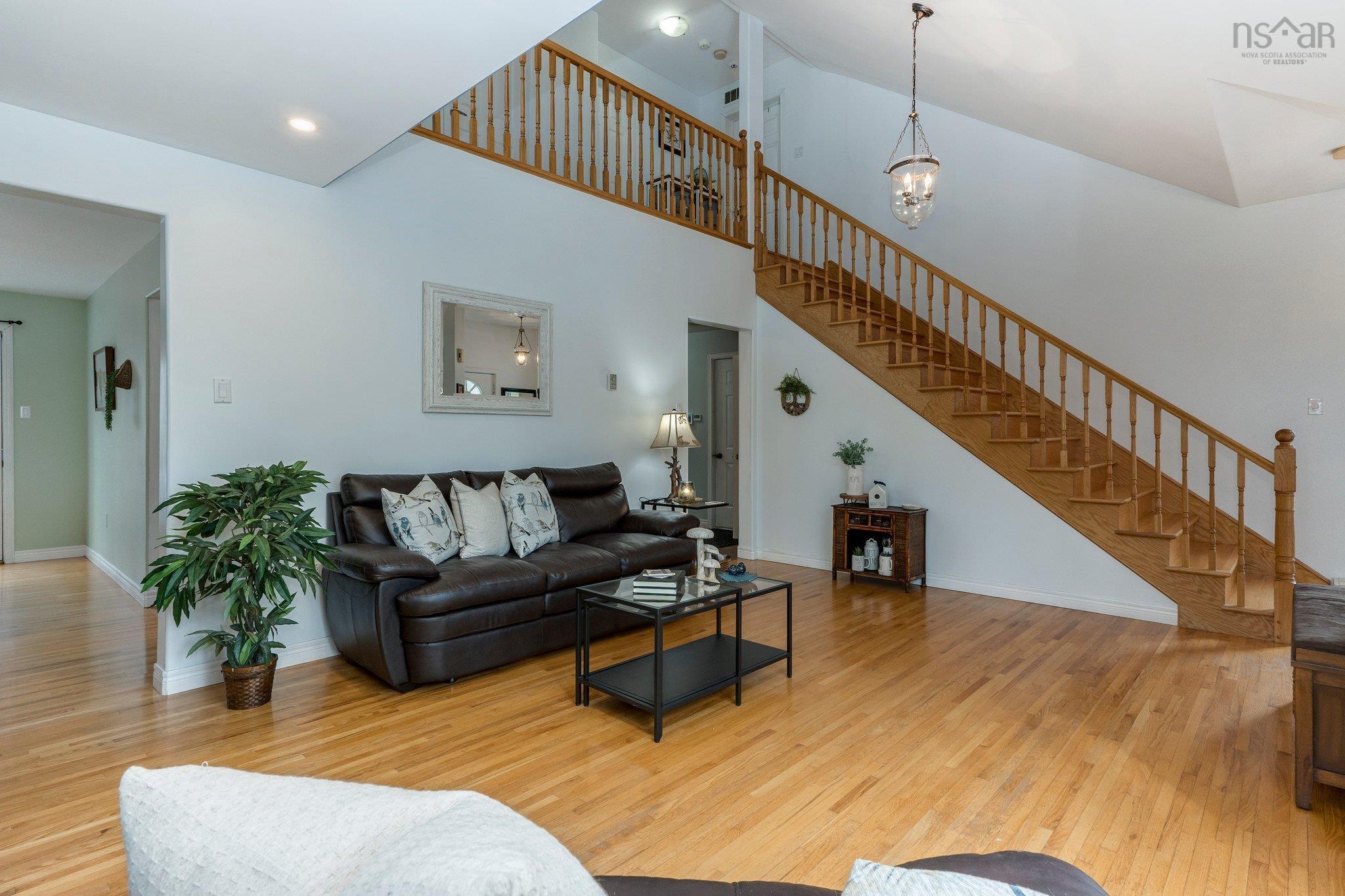 $649,000.00: 290 Buckingham Drive, Stillwater Lake