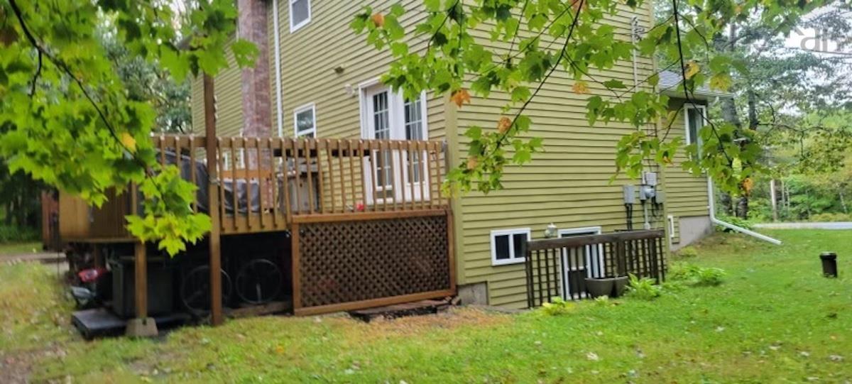 $649,000.00: 290 Buckingham Drive, Stillwater Lake