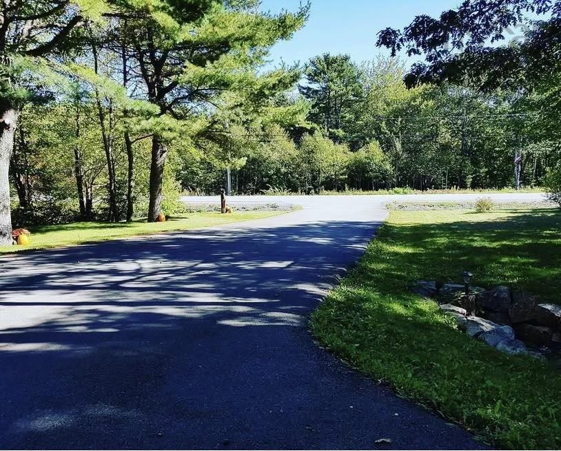 $649,000.00: 290 Buckingham Drive, Stillwater Lake