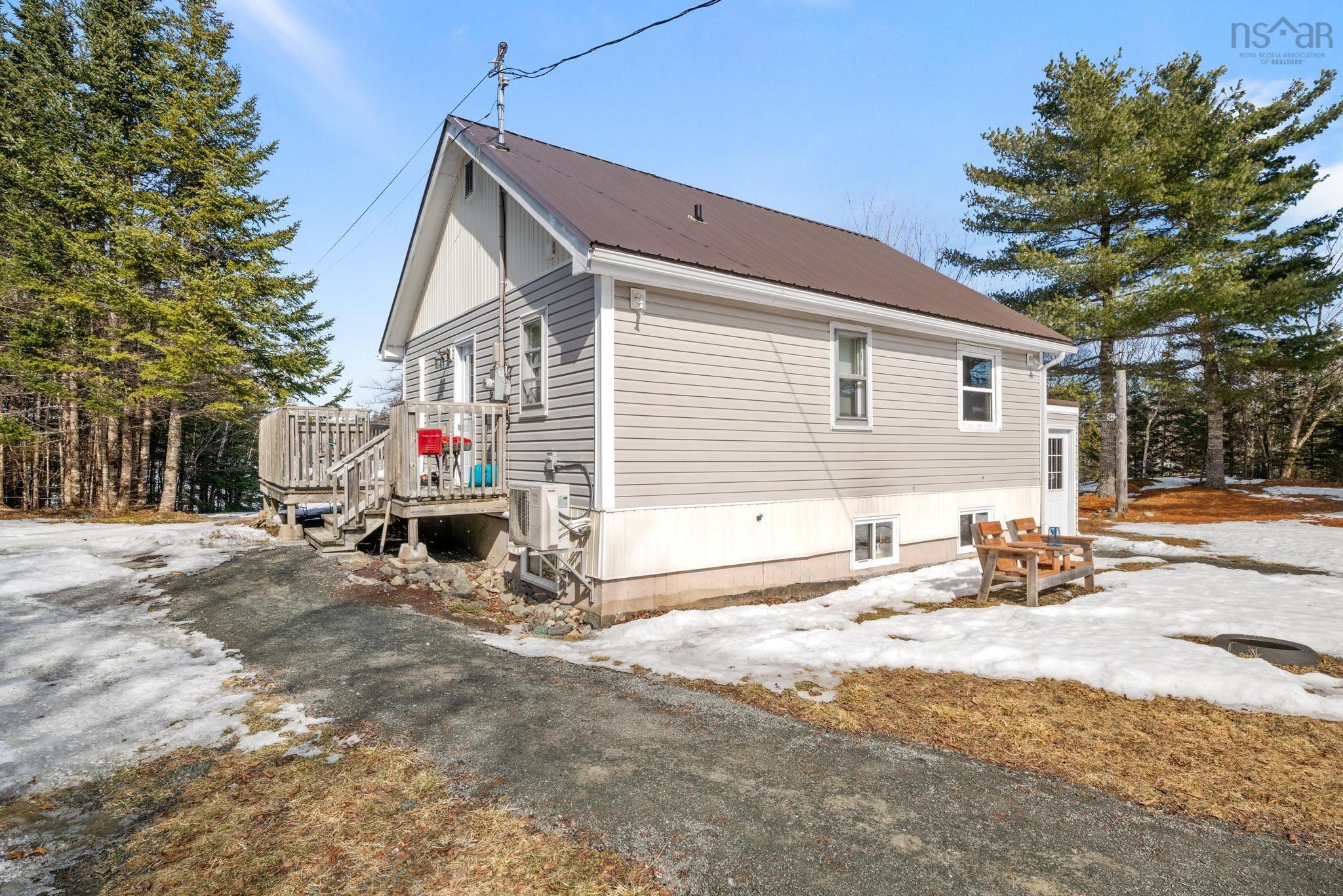 $249,900.00: 64 Causeway Road, River Lake